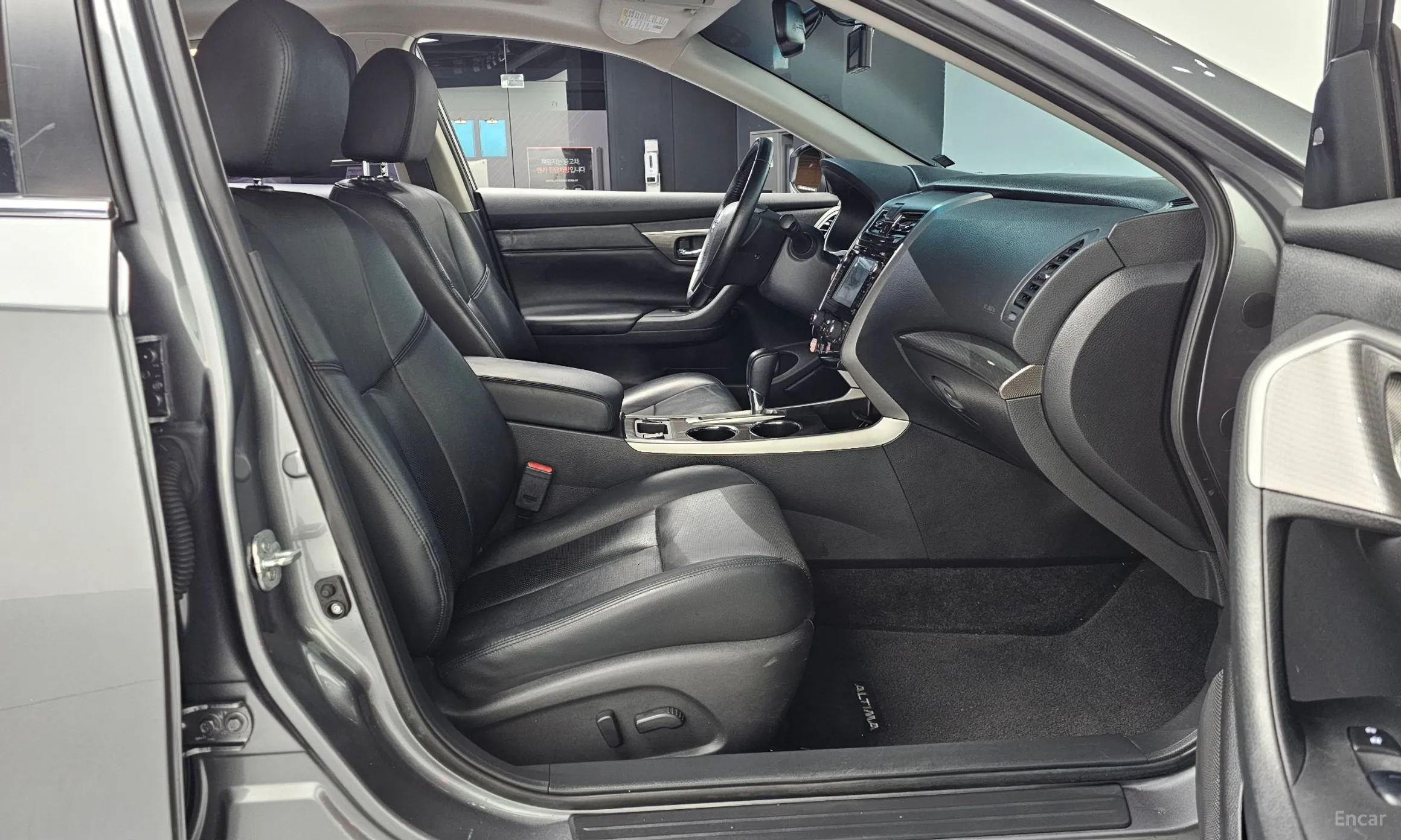 Nissan Altima превью 11