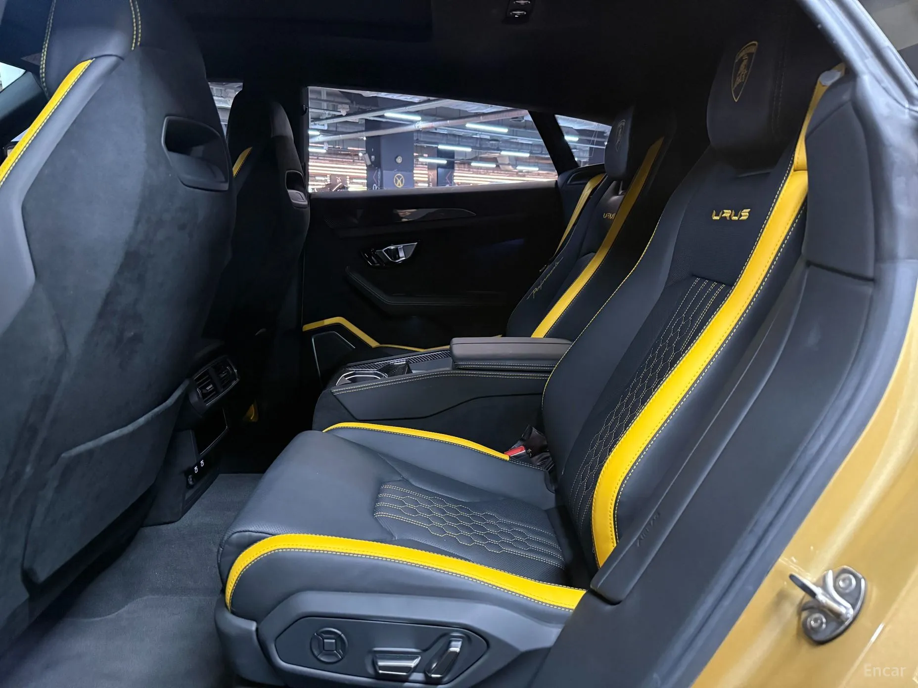 Lamborghini Urus превью 12