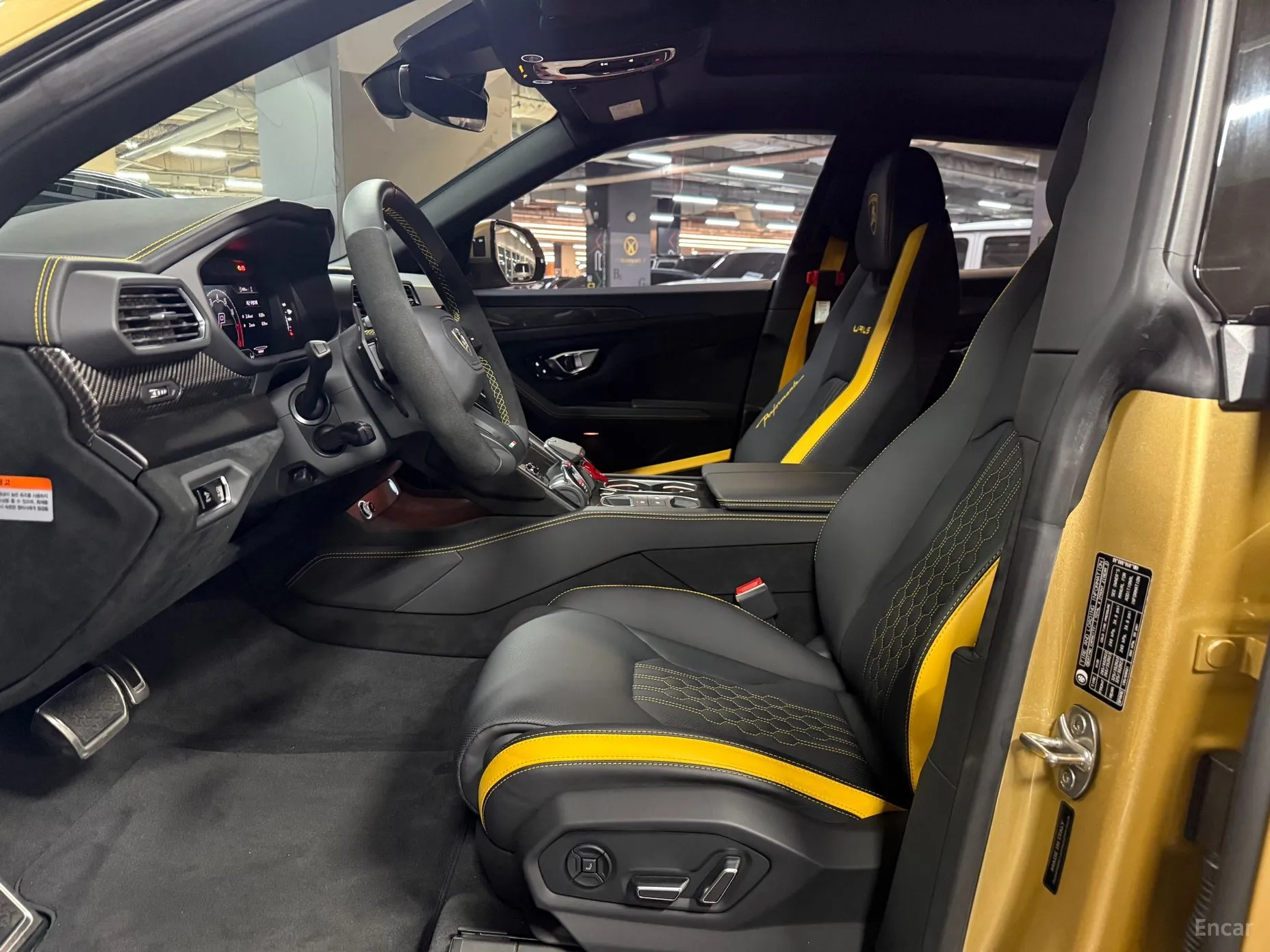 Lamborghini Urus превью 9