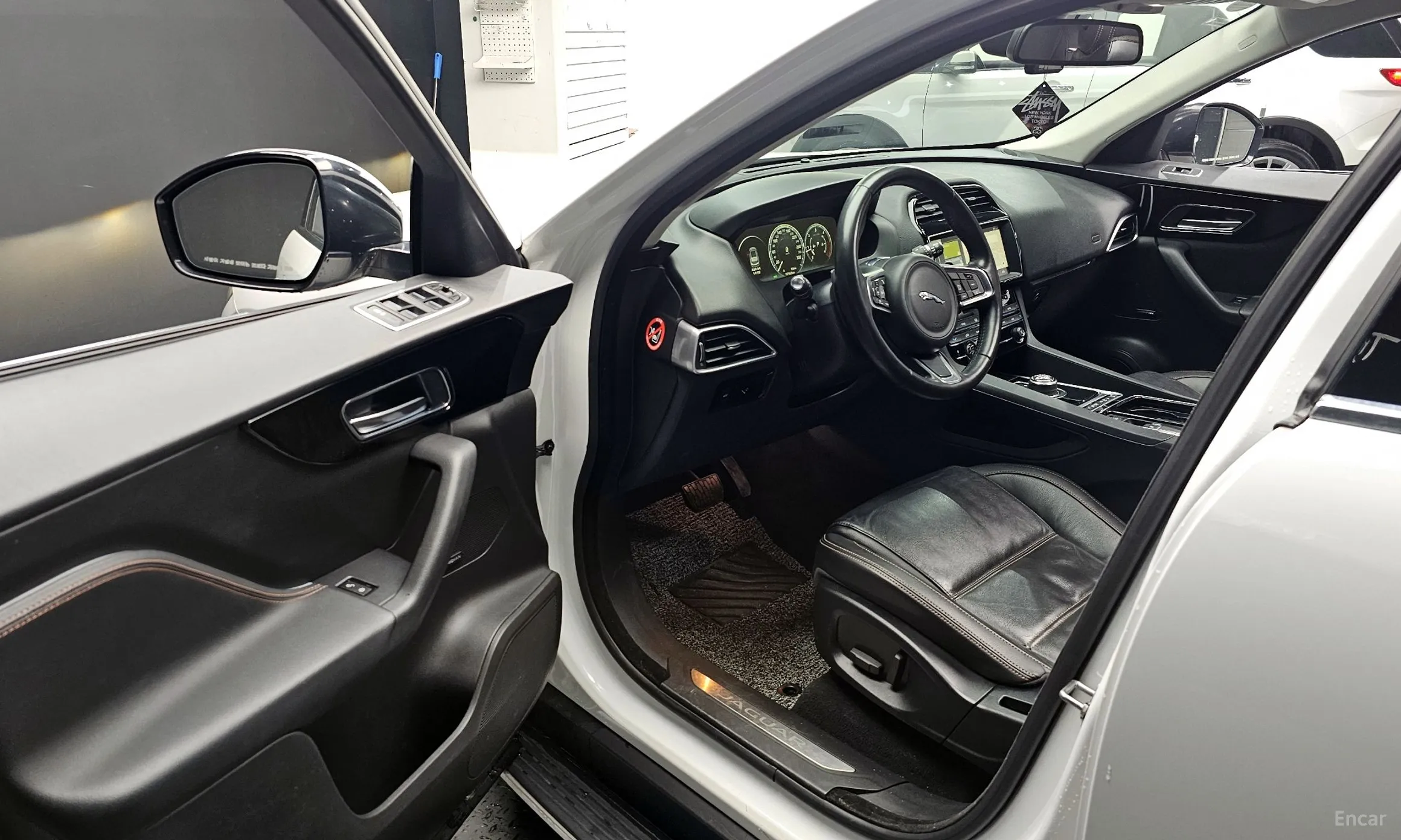 Jaguar F-PACE превью 10
