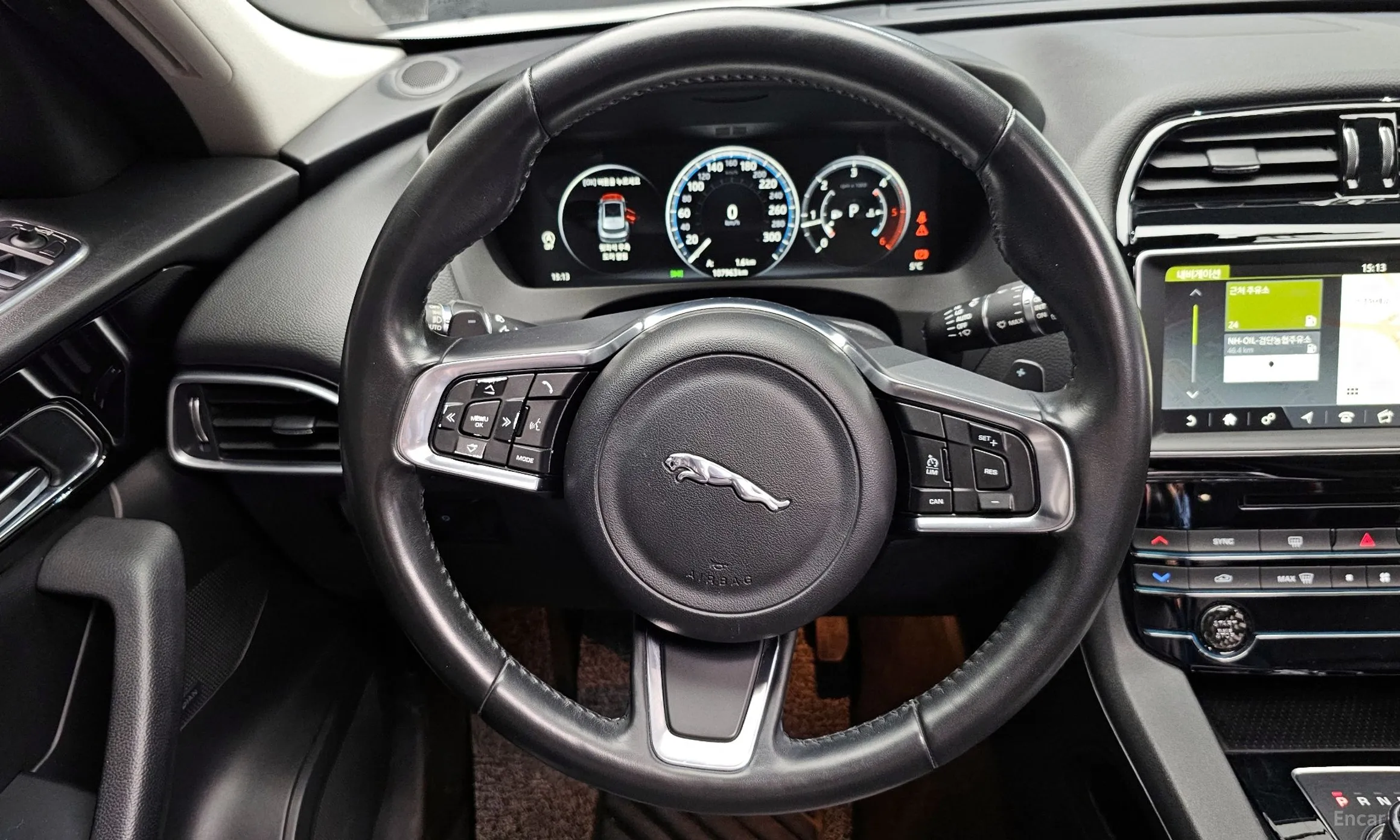 Jaguar F-PACE превью 13