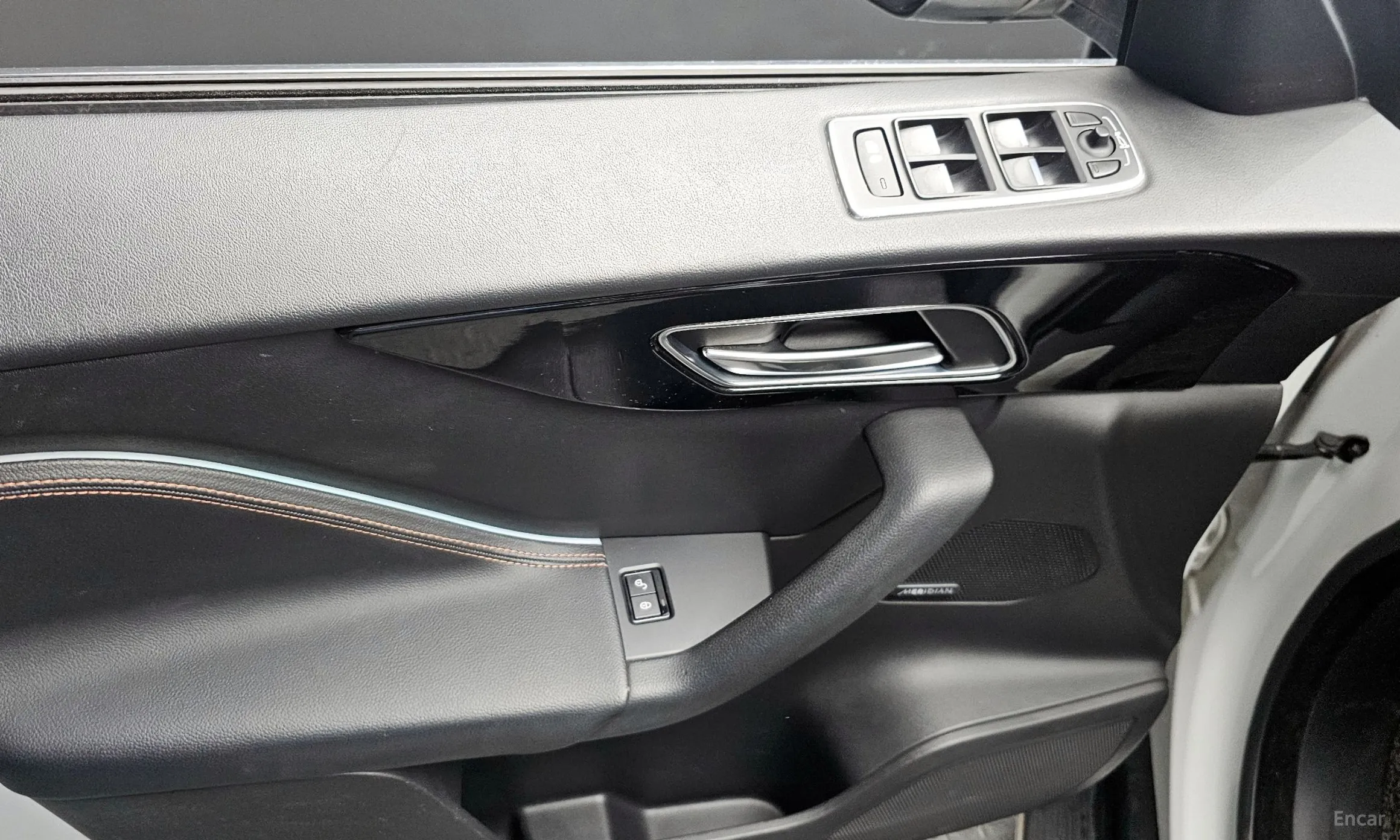 Jaguar F-PACE превью 17