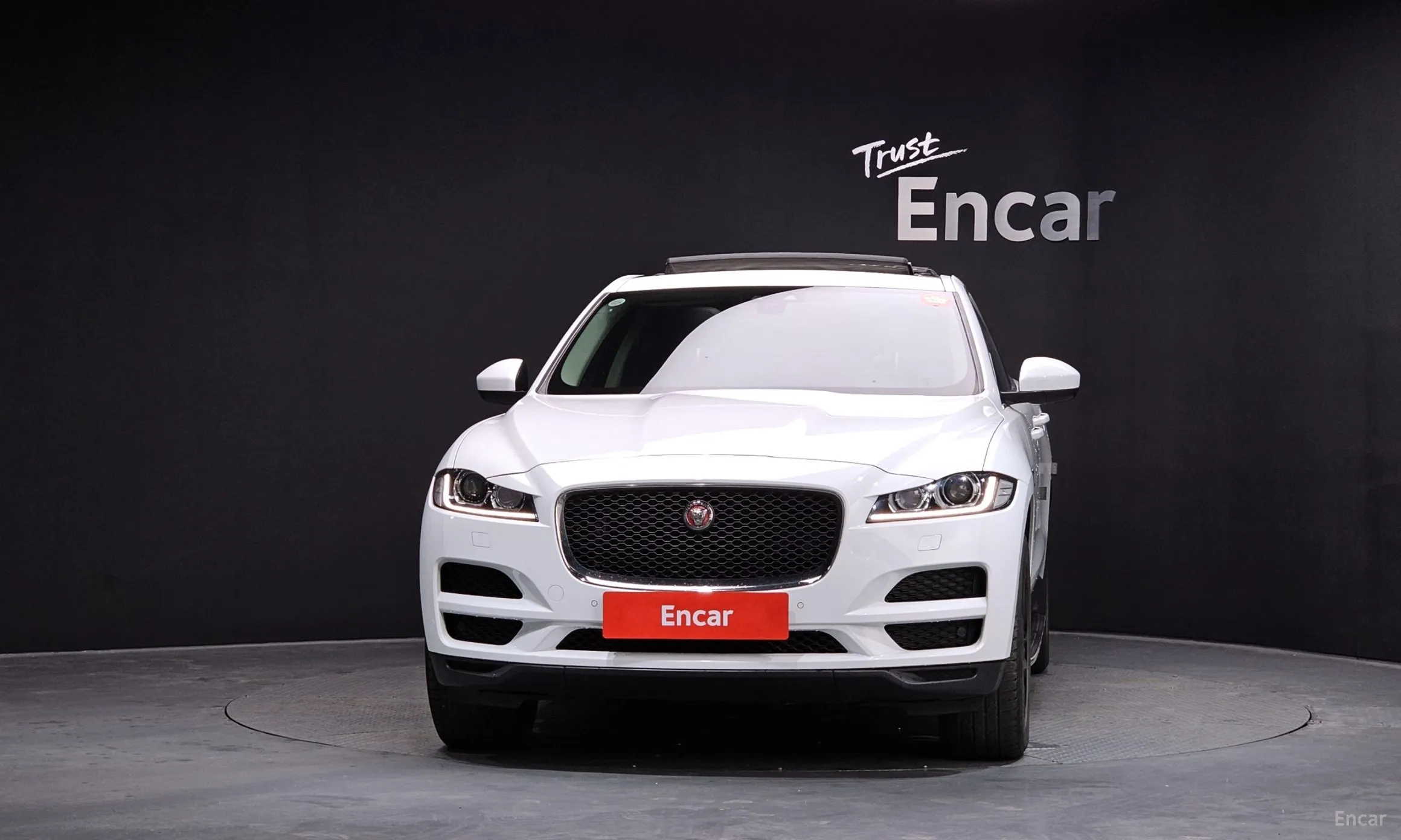 Jaguar F-PACE превью 3
