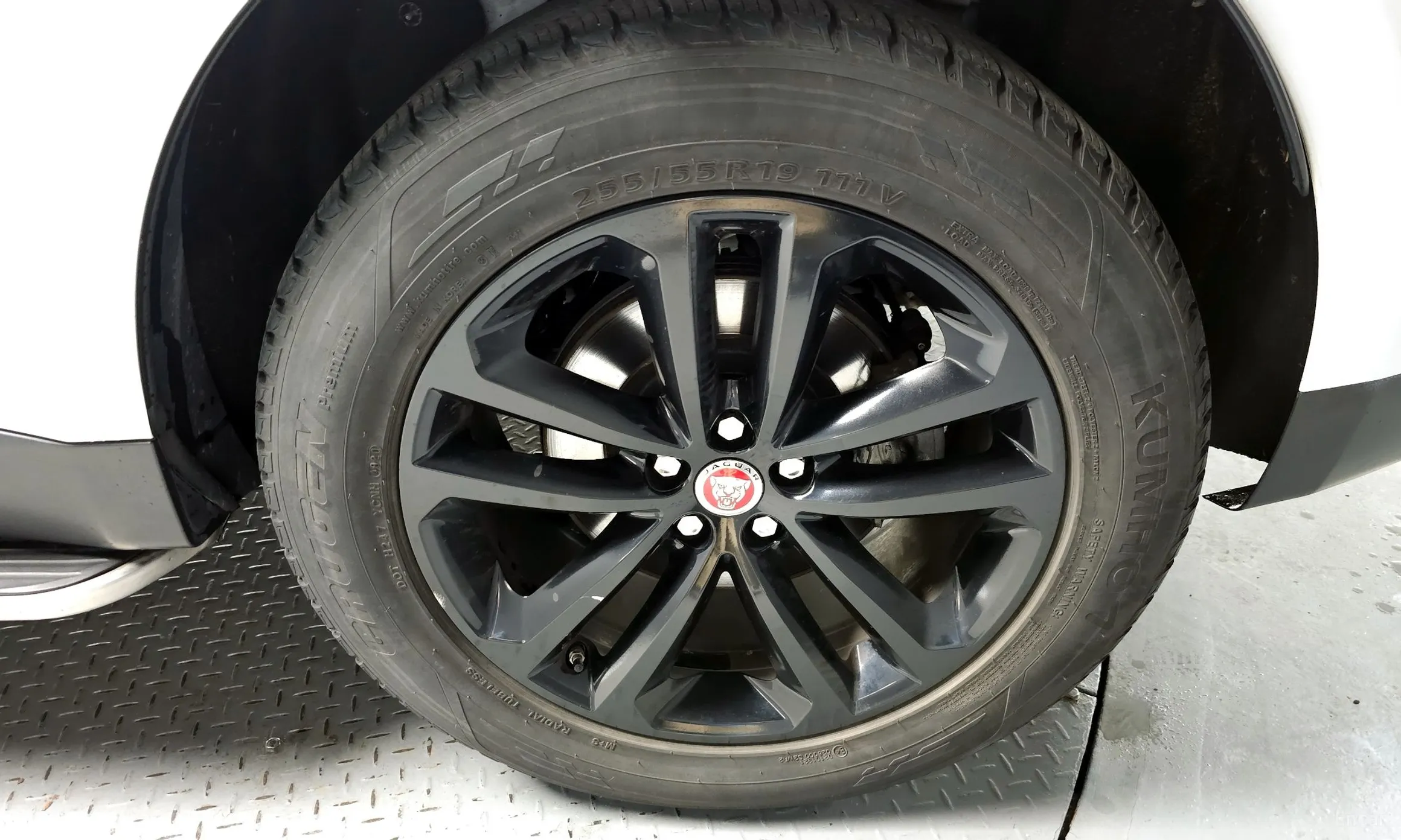 Jaguar F-PACE превью 5