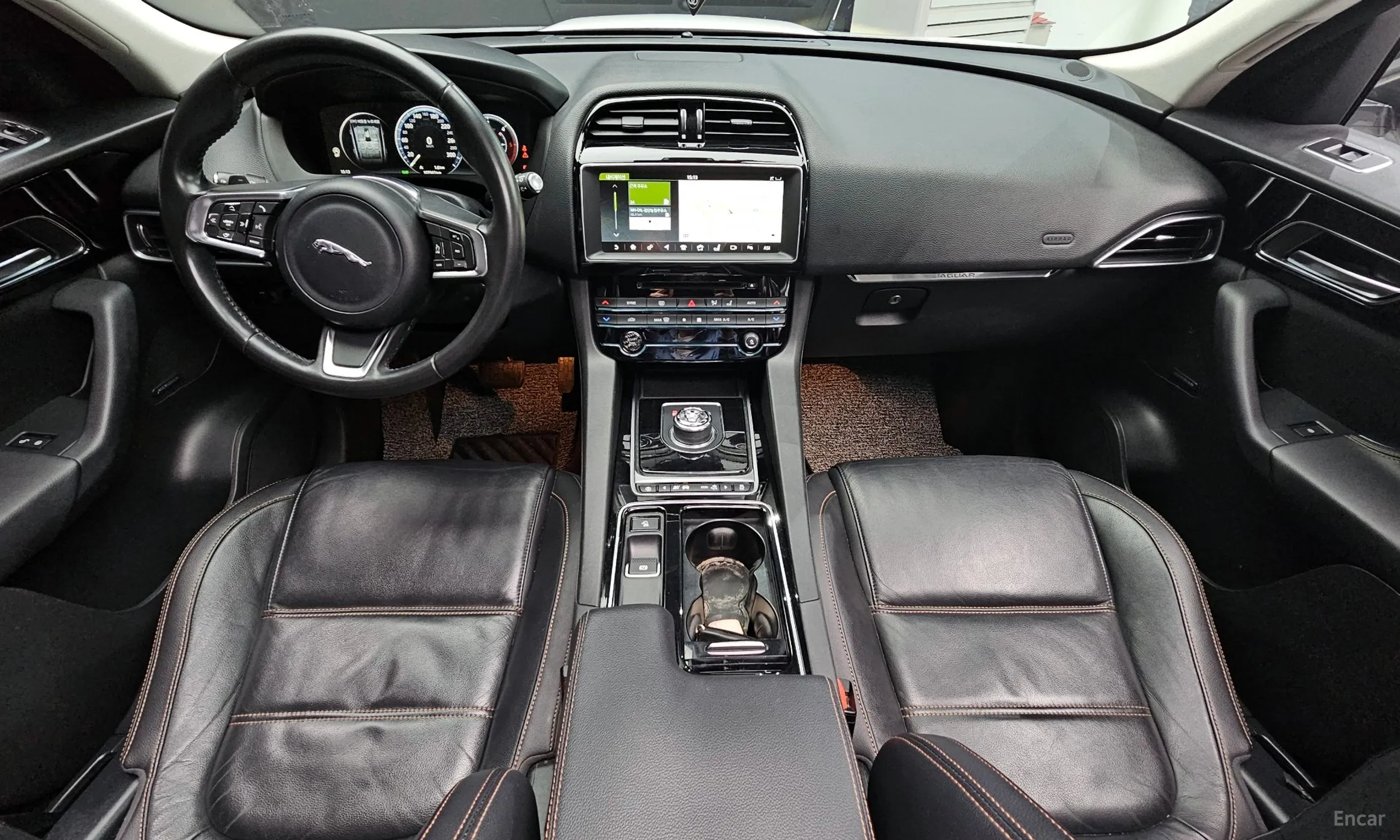 Jaguar F-PACE превью 7