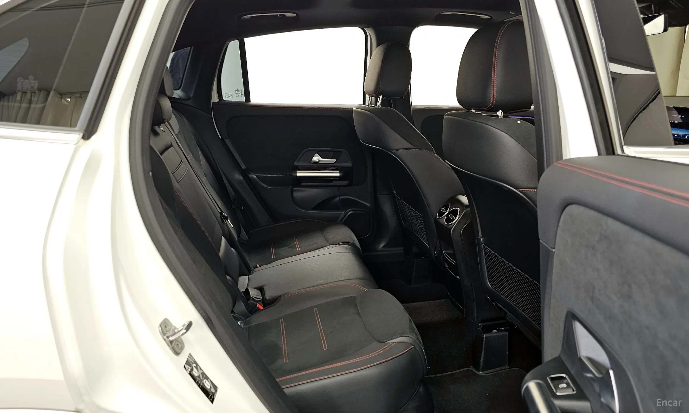 Mercedes Benz GLA-Class H247 превью 12