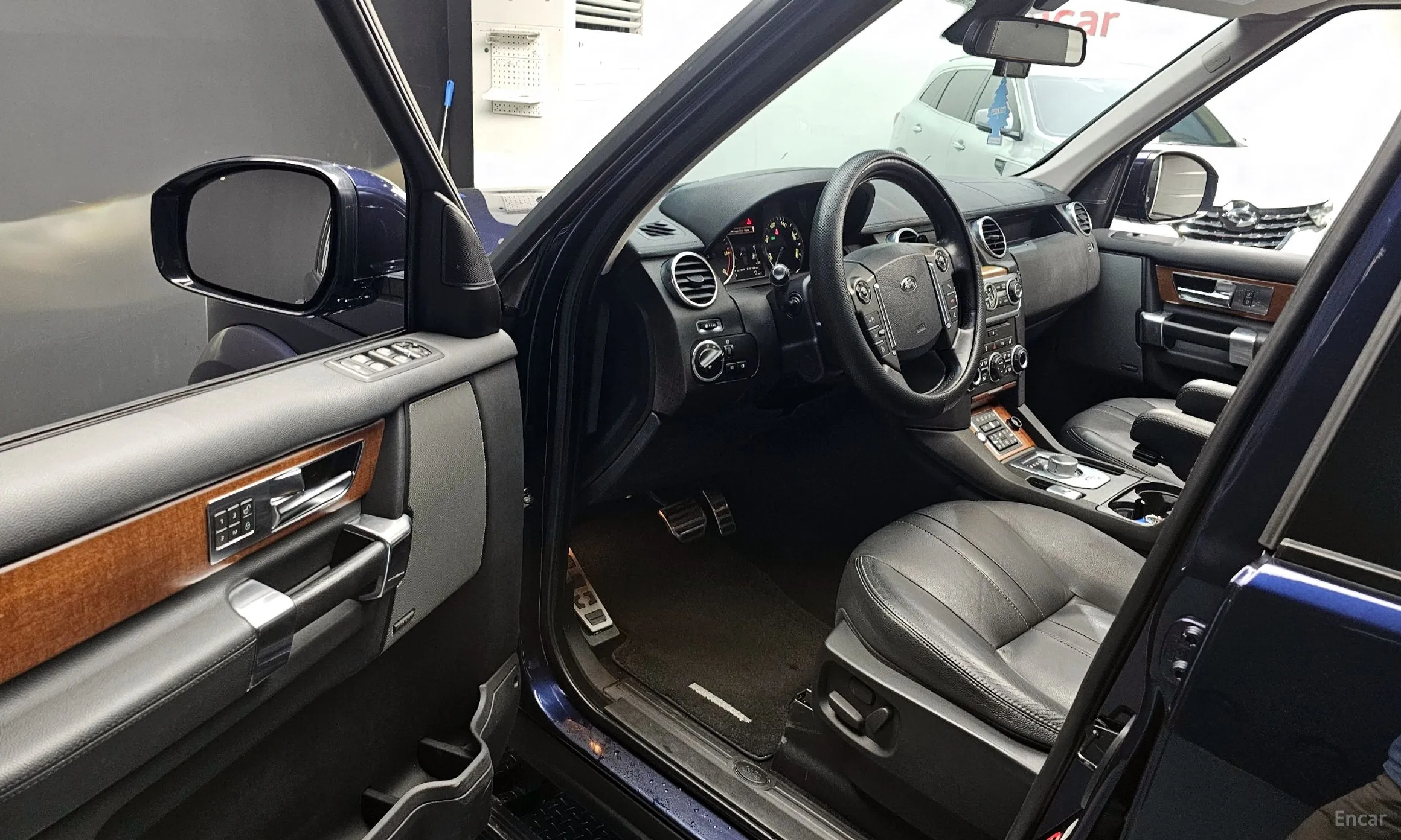 Land Rover Discovery 4 превью 10
