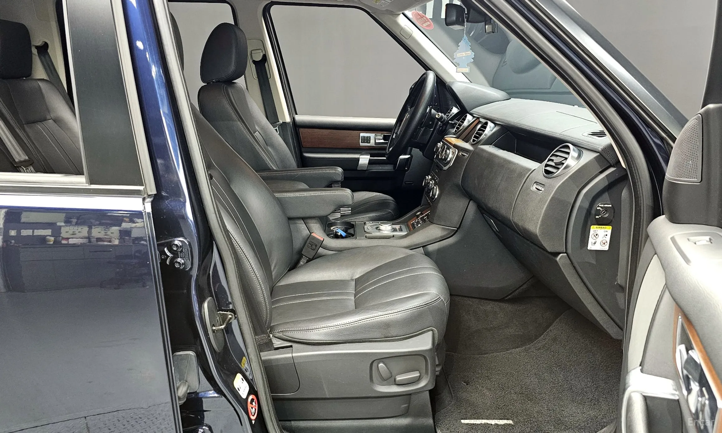 Land Rover Discovery 4 превью 11