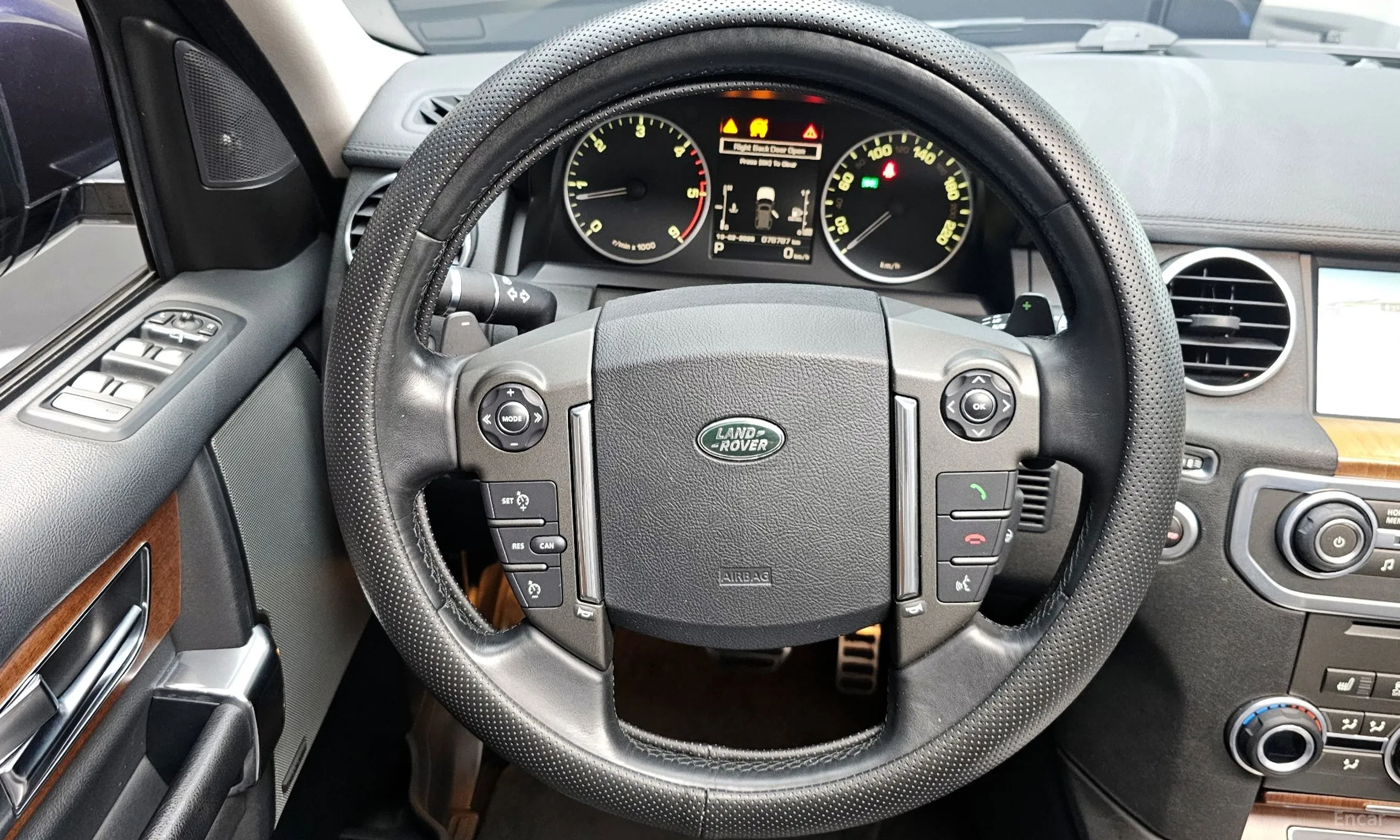 Land Rover Discovery 4 превью 13