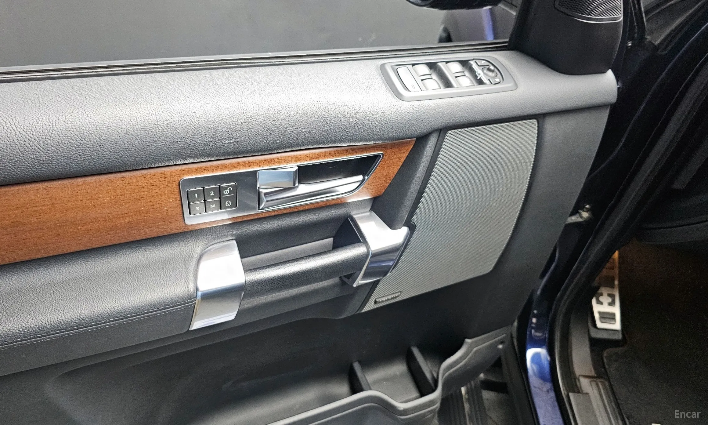 Land Rover Discovery 4 превью 16
