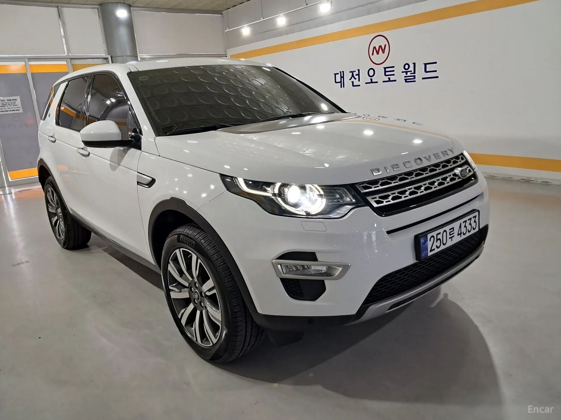 Land Rover Discovery Sports превью 2