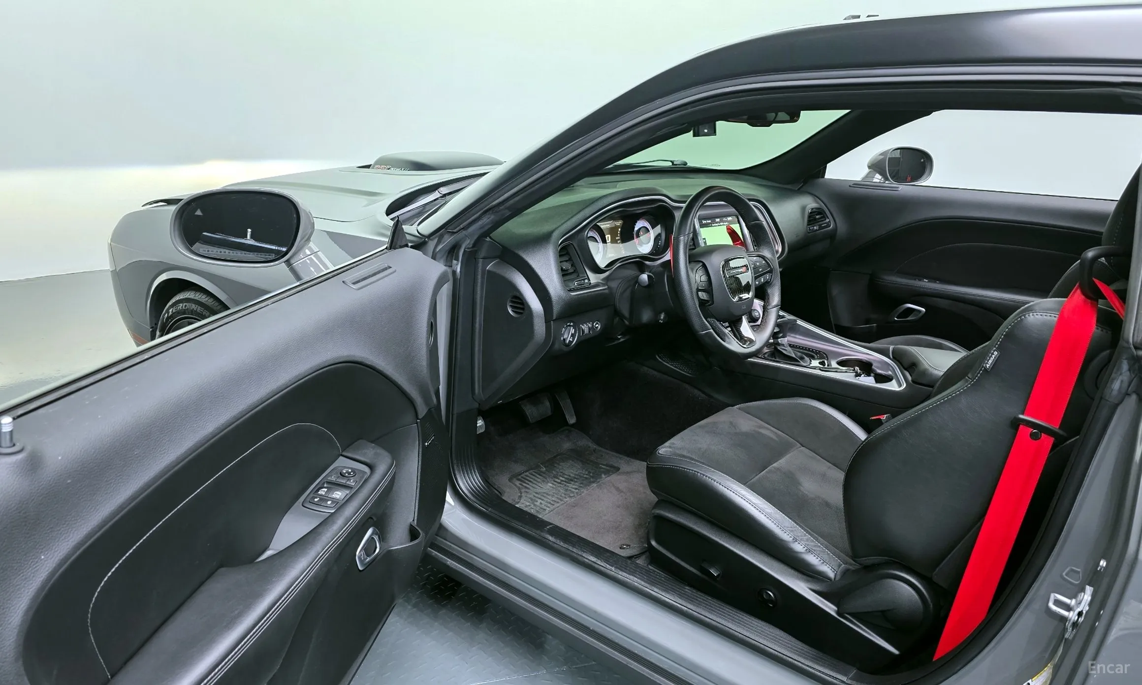 Dodge Challenger превью 11