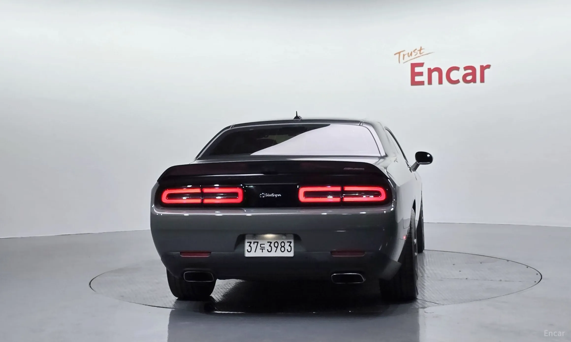 Dodge Challenger превью 4