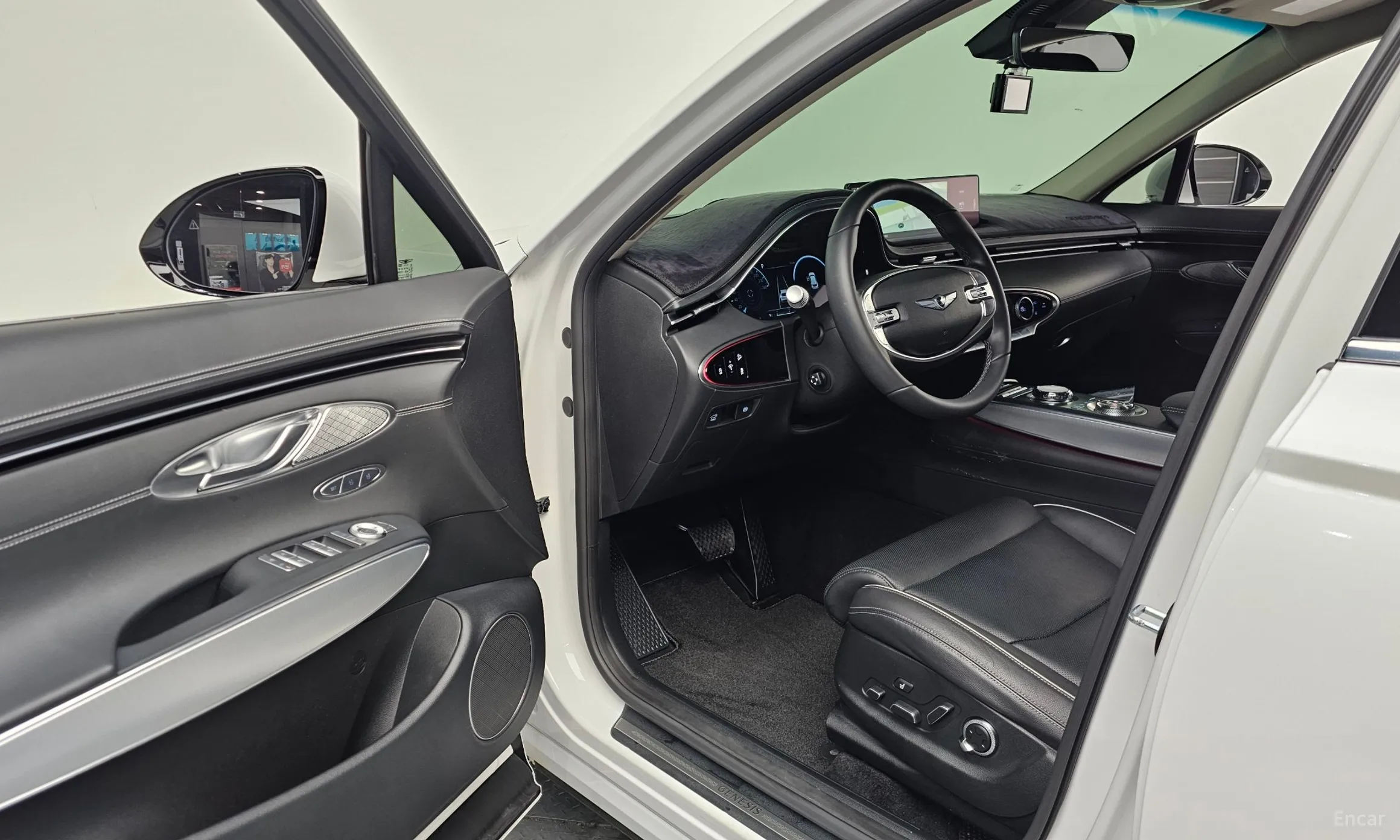 Genesis GV70 превью 10