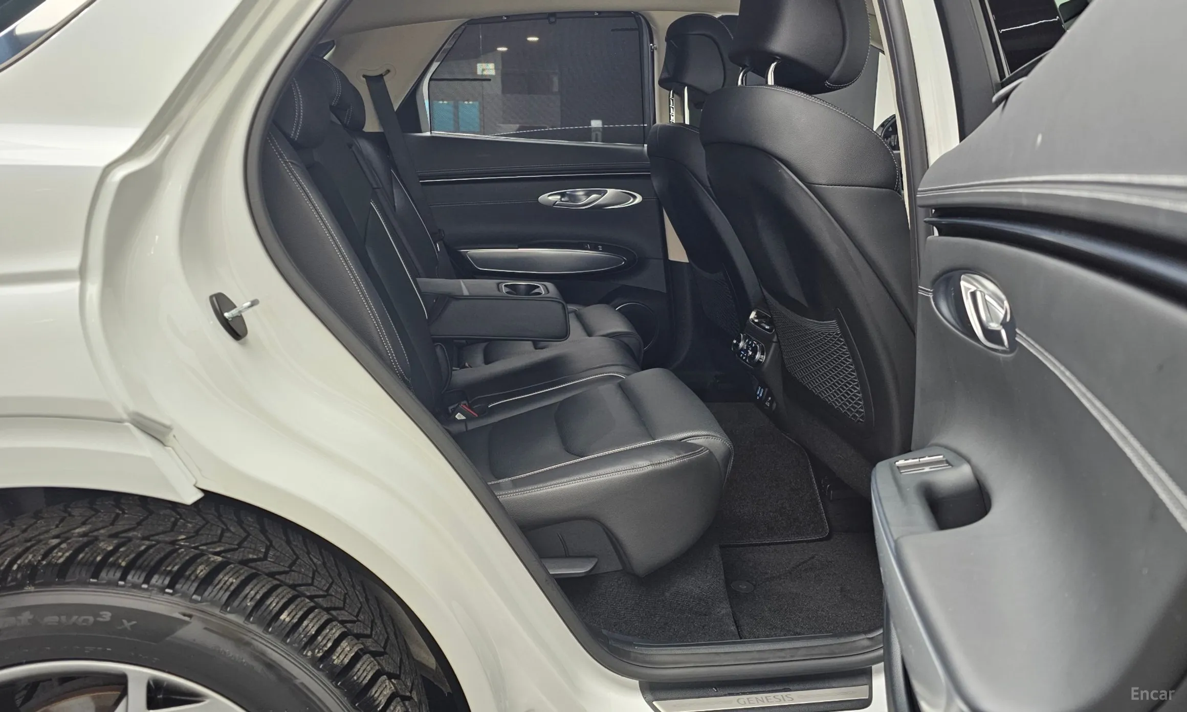 Genesis GV70 превью 12