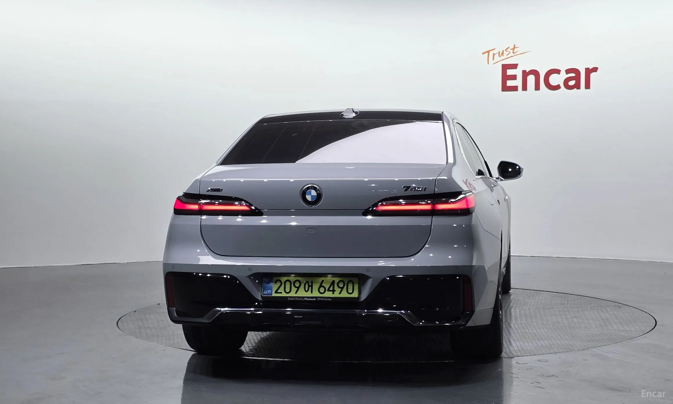 BMW 7 Series (G70) превью 4