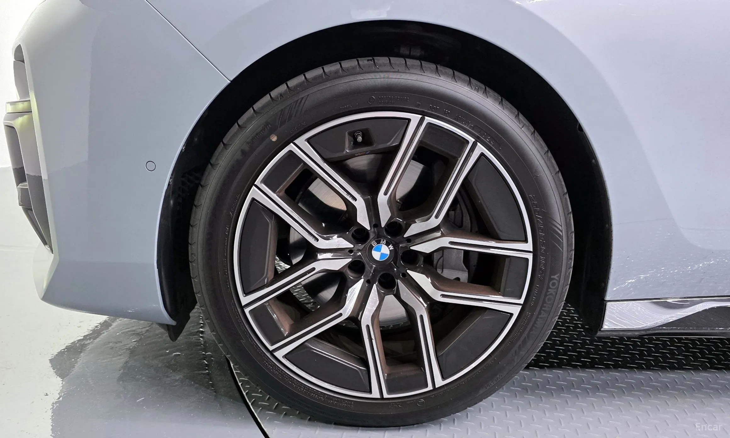 BMW 7 Series (G70) превью 5