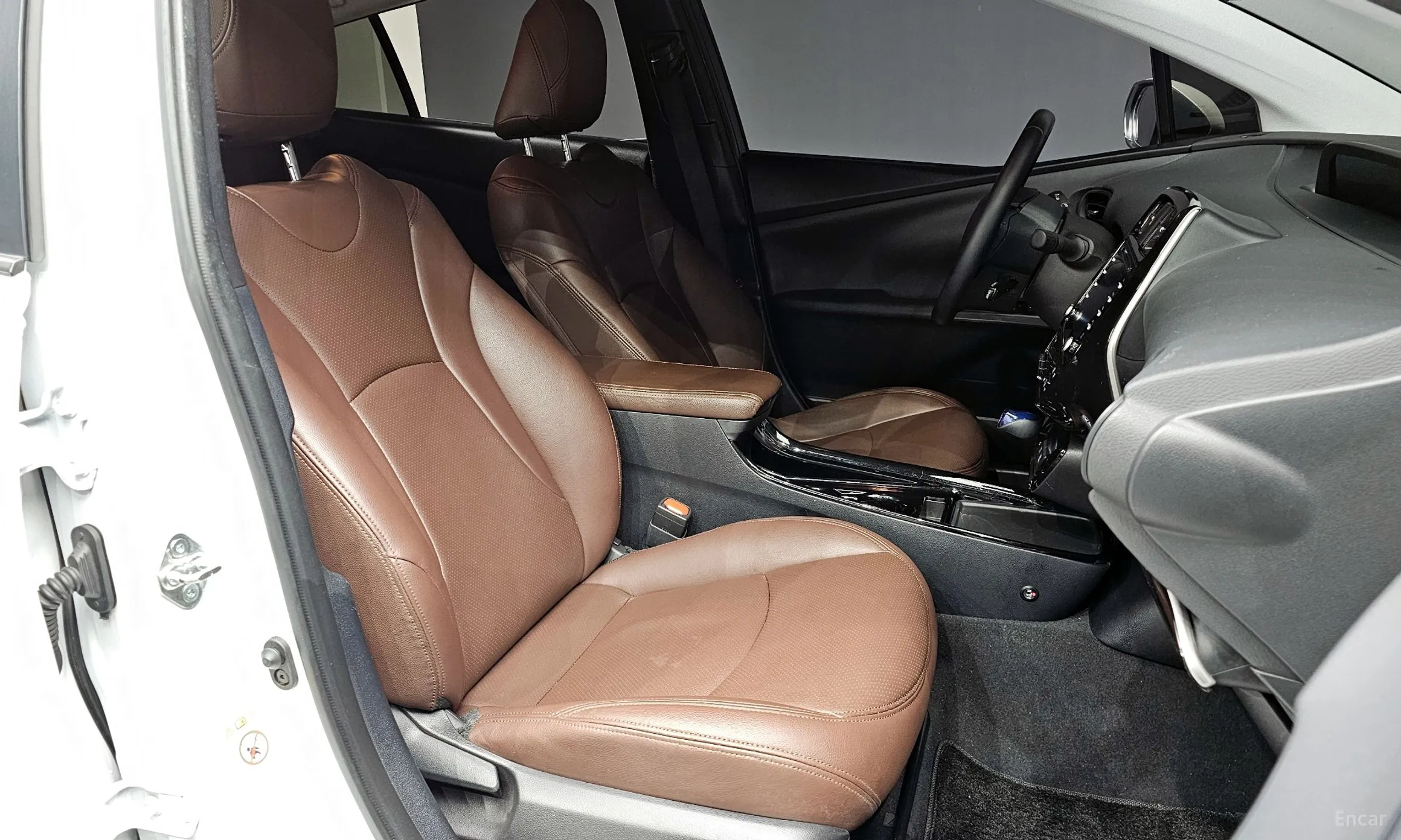 Toyota Prius 4th Generation превью 10