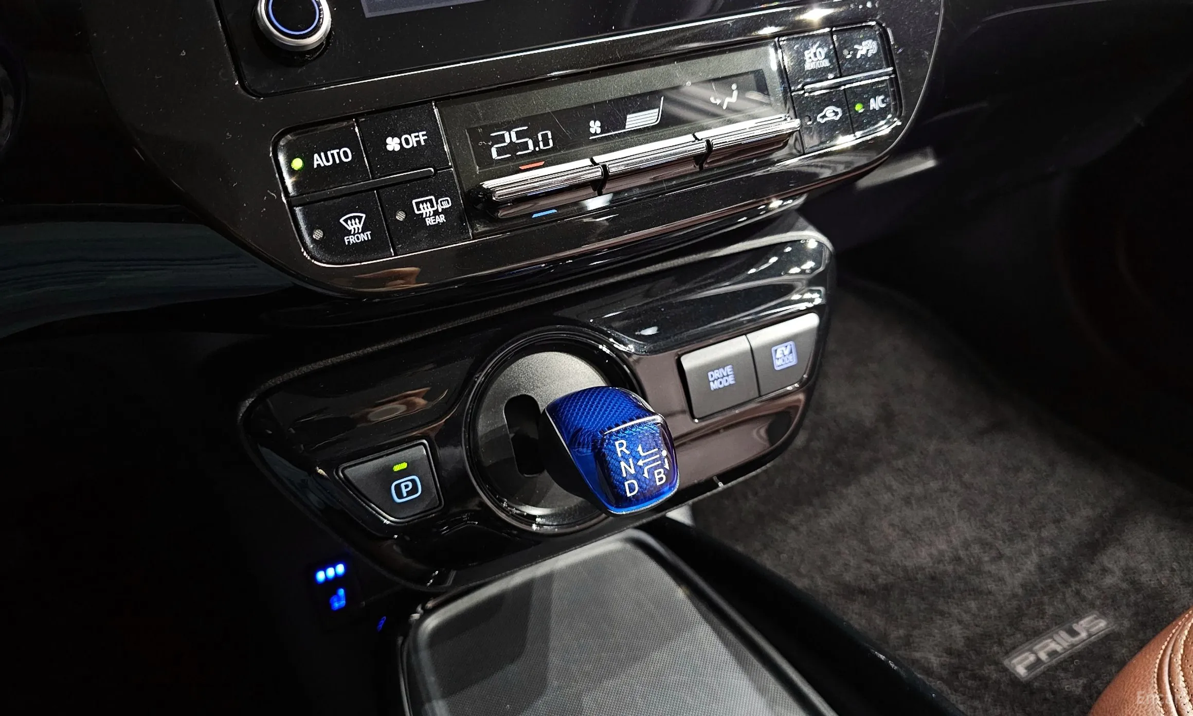 Toyota Prius 4th Generation превью 9