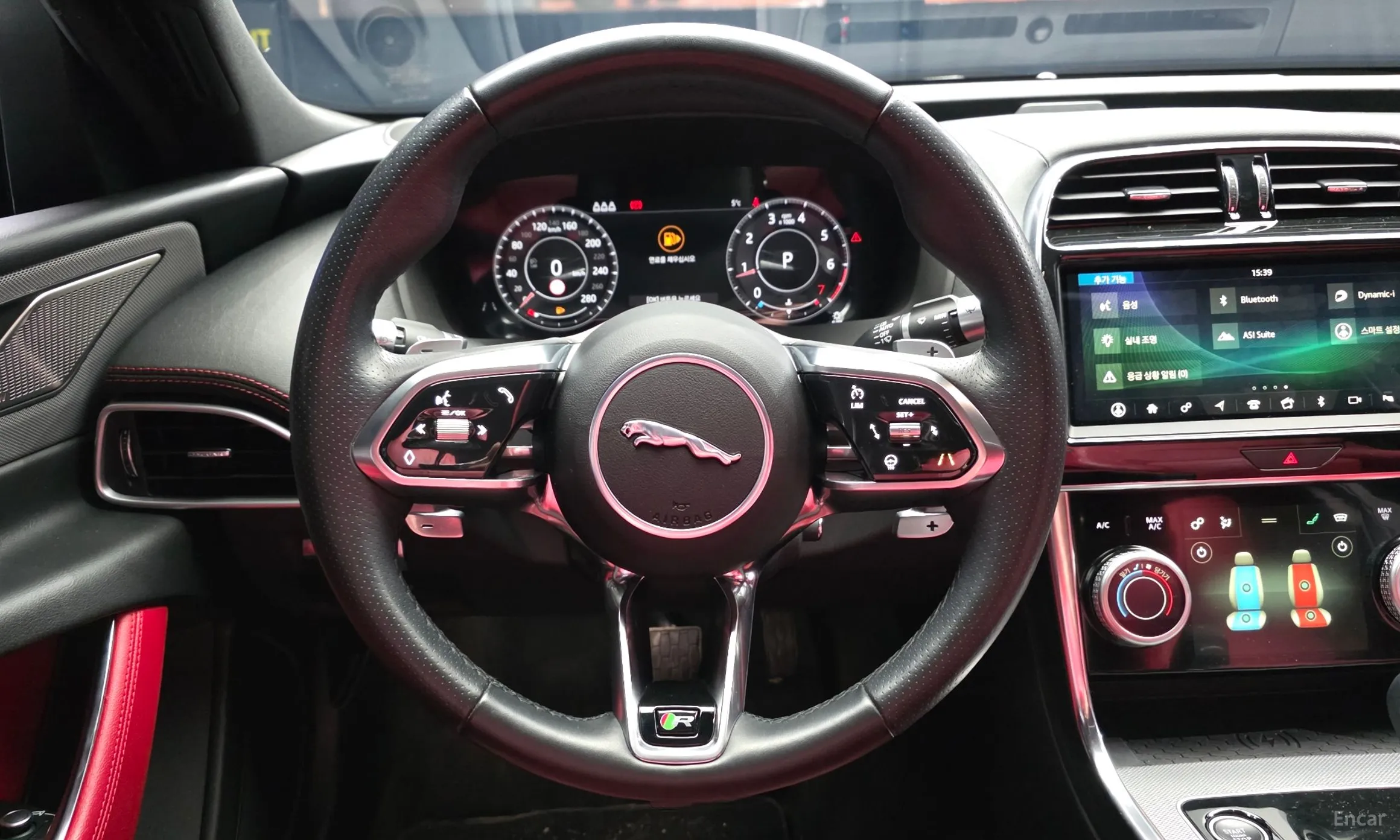 Jaguar XE превью 13