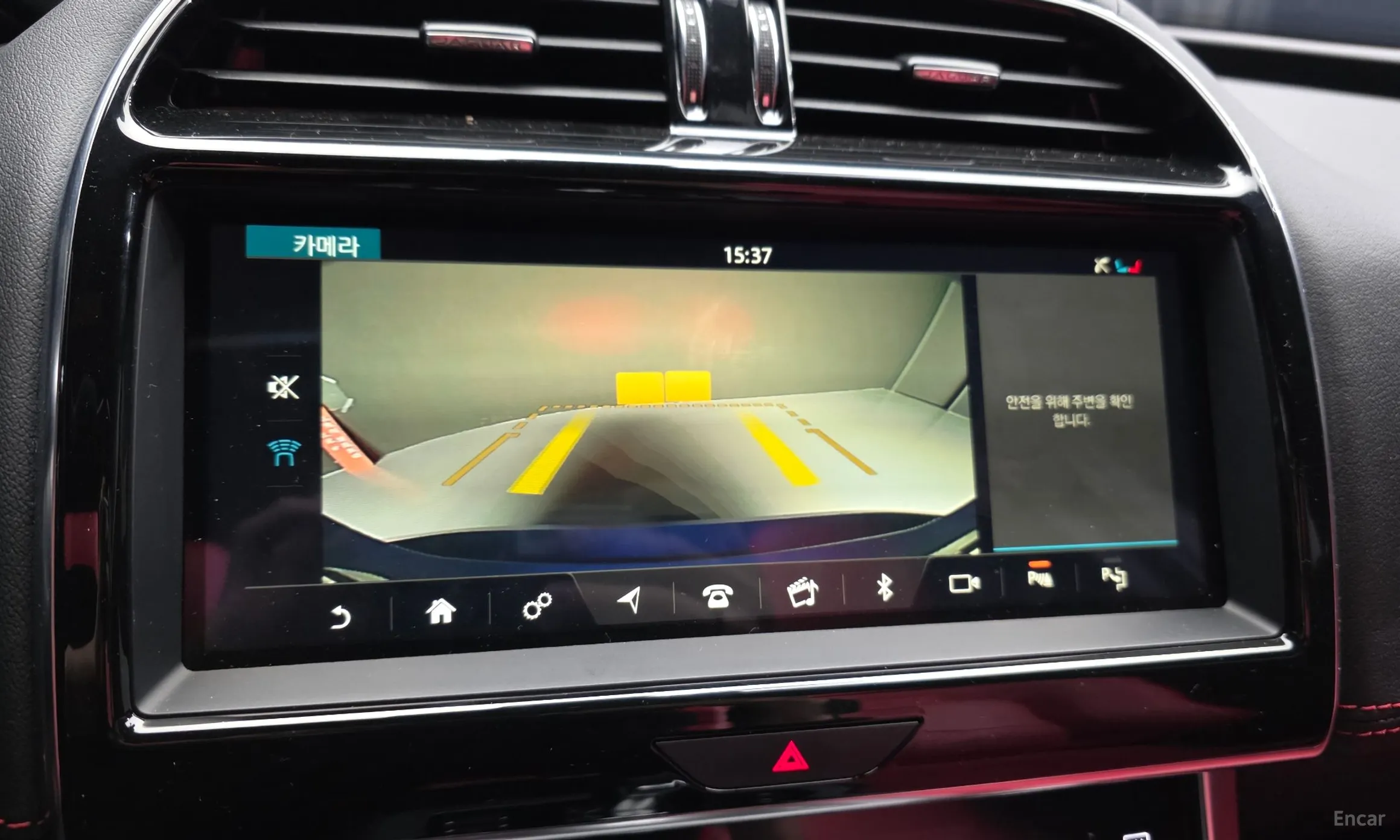 Jaguar XE превью 14