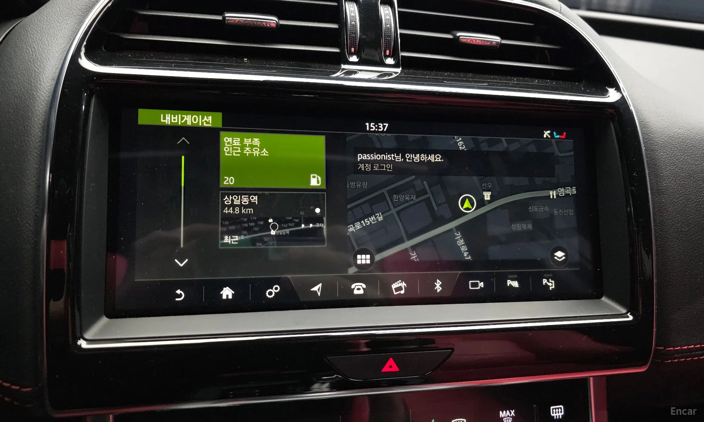 Jaguar XE превью 15