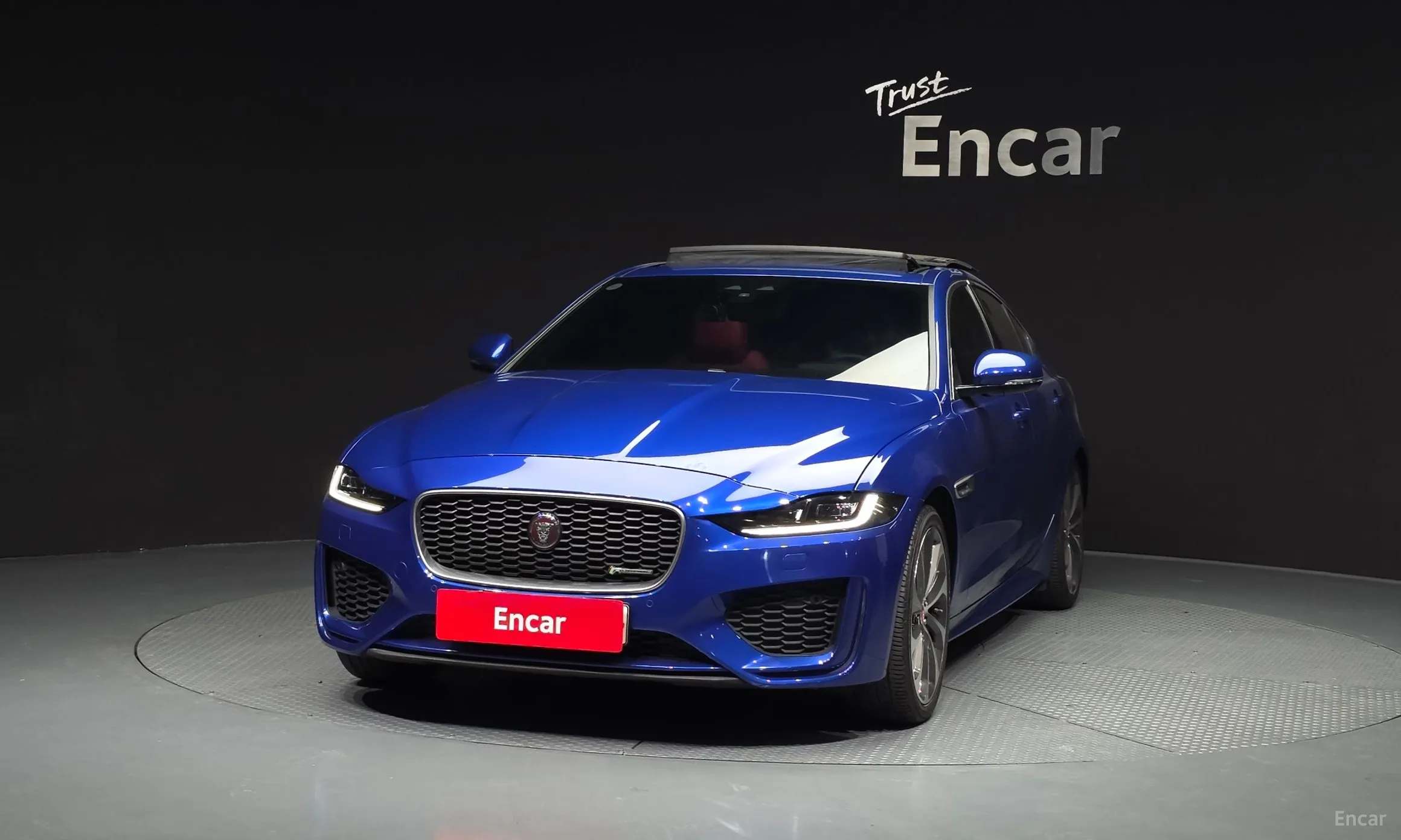 Jaguar XE превью 3