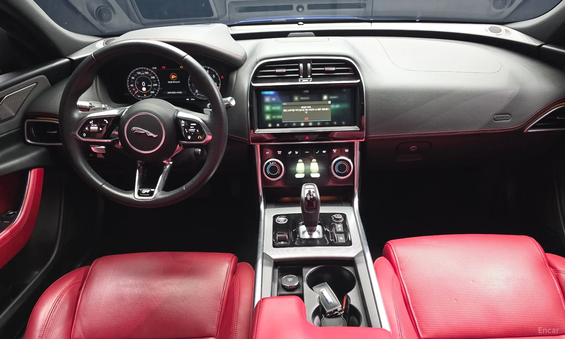 Jaguar XE превью 7
