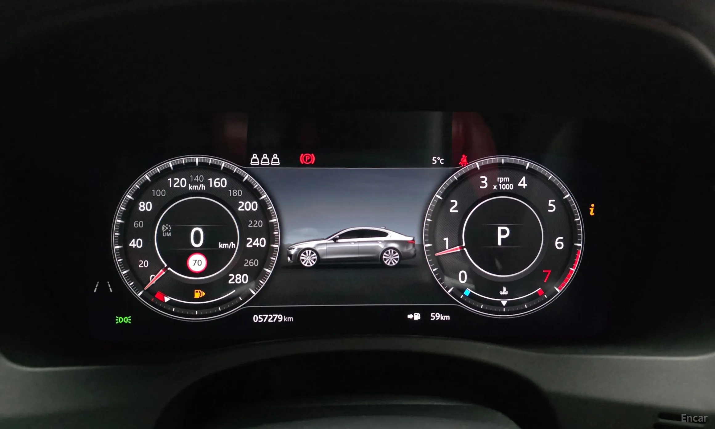 Jaguar XE превью 8