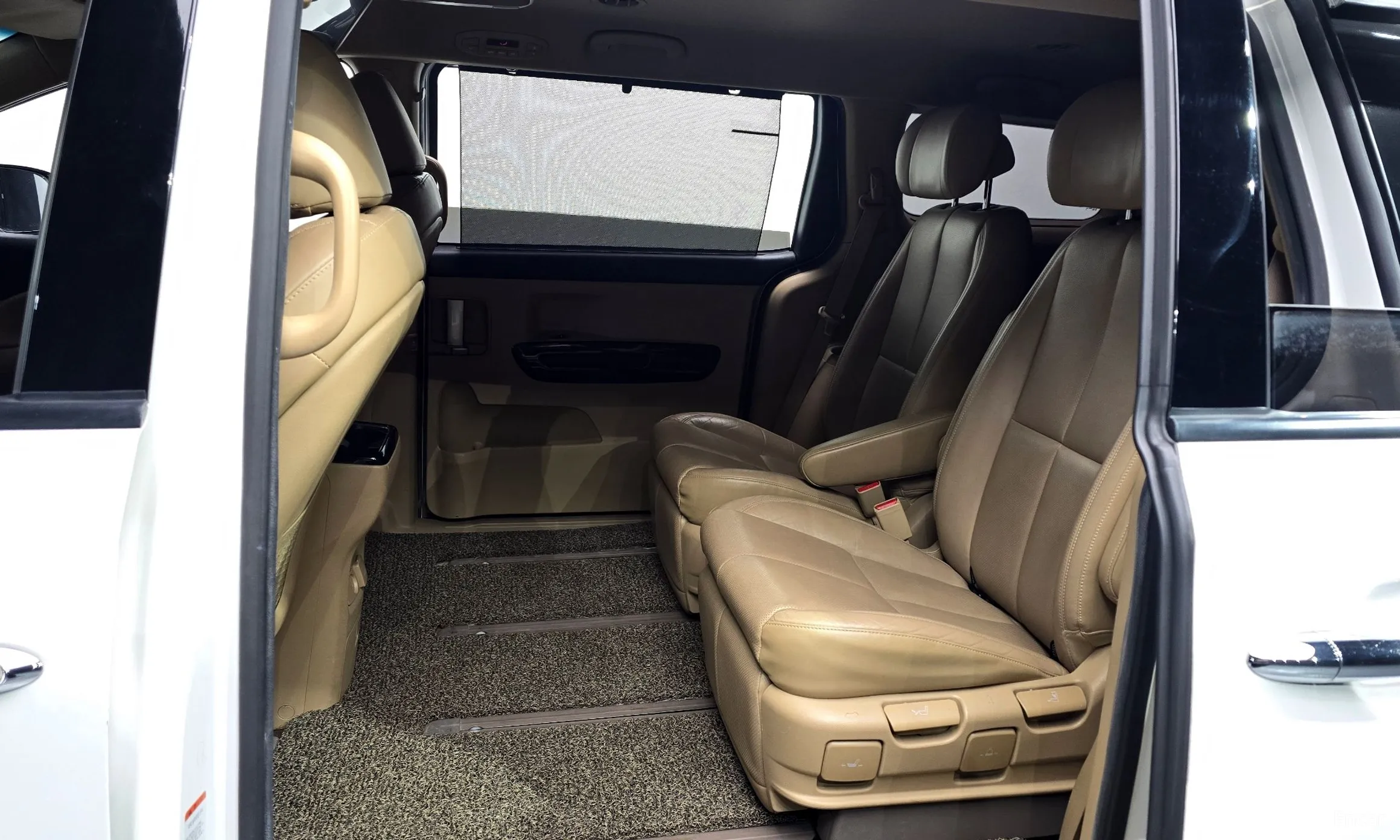 Kia Carnival превью 12