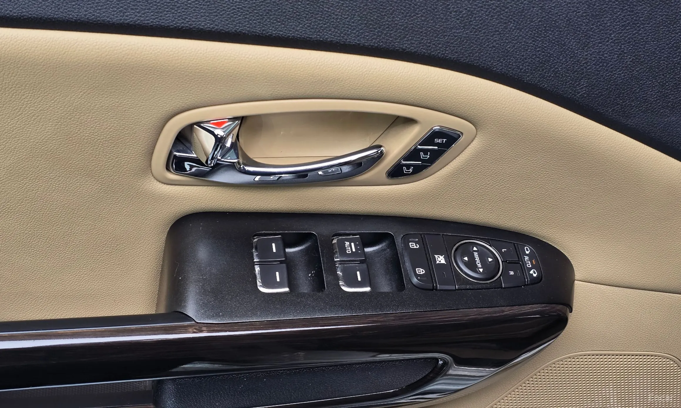 Kia Carnival превью 17