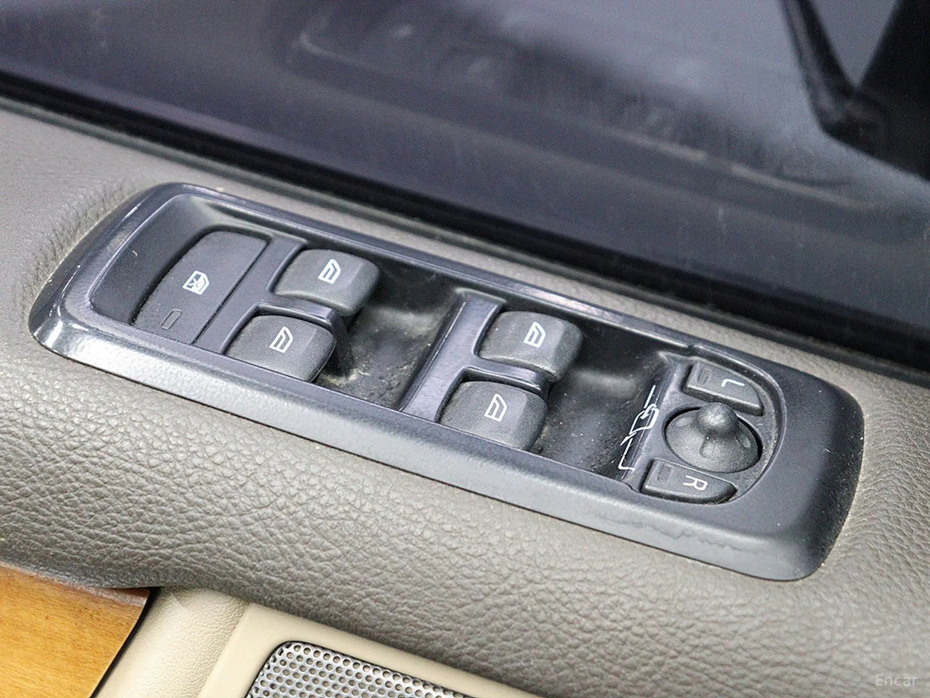 Land Rover Discovery 4 превью 12