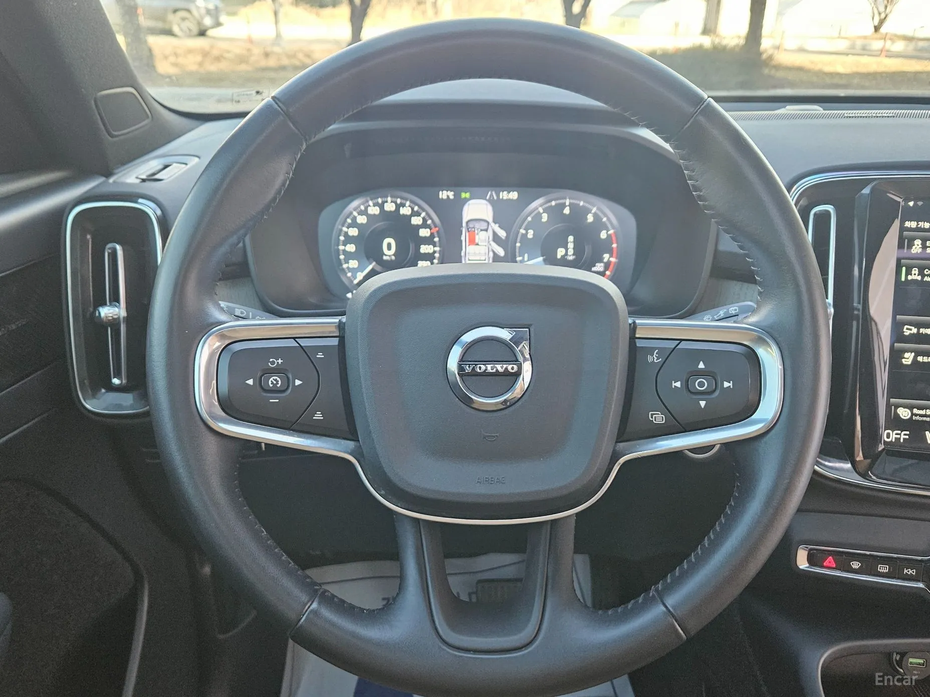 Volvo XC40 превью 17