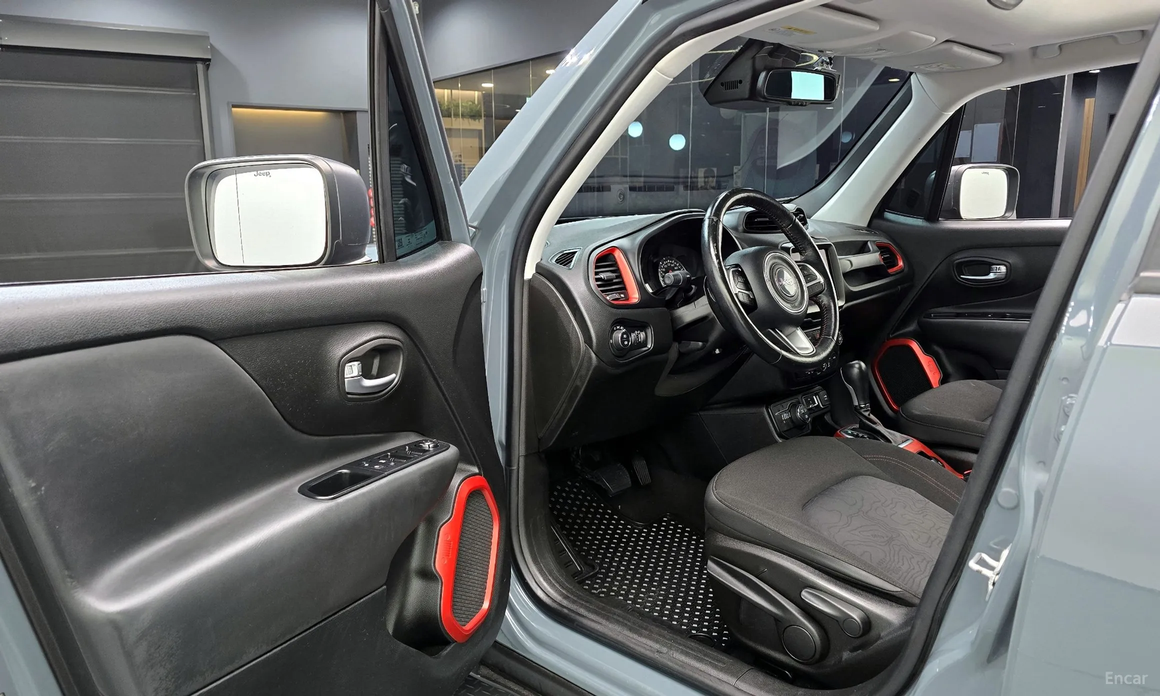 Jeep Renegade превью 11