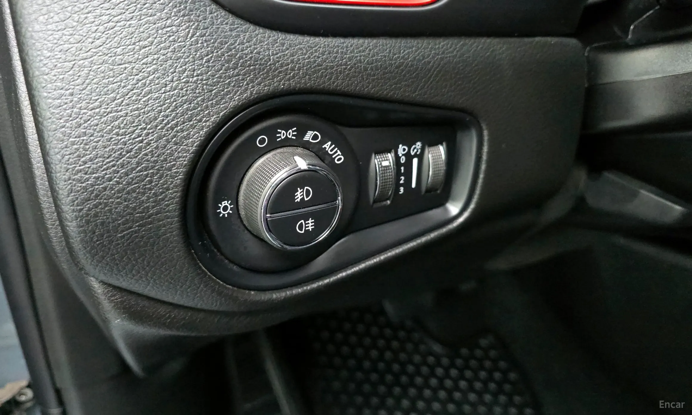 Jeep Renegade превью 13