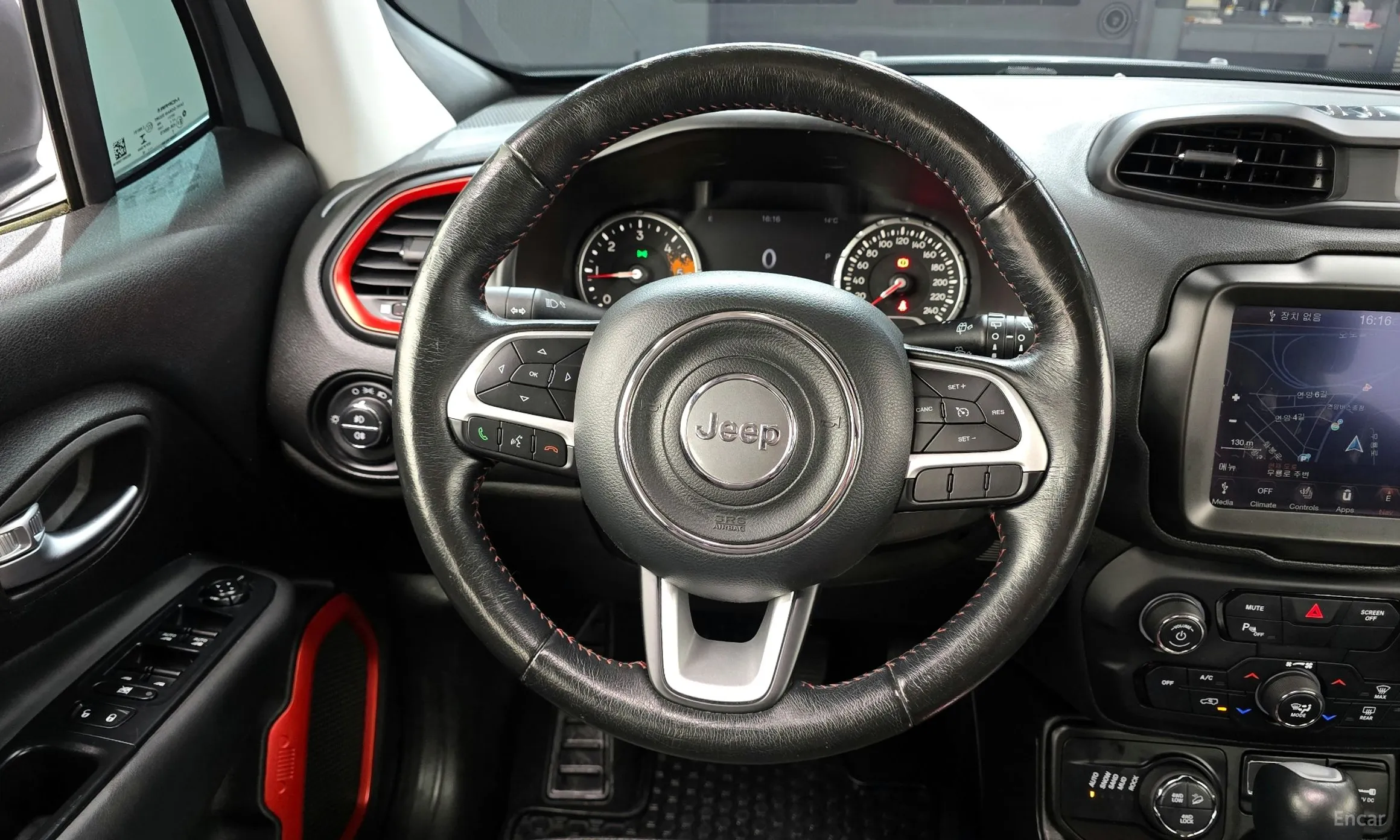 Jeep Renegade превью 14