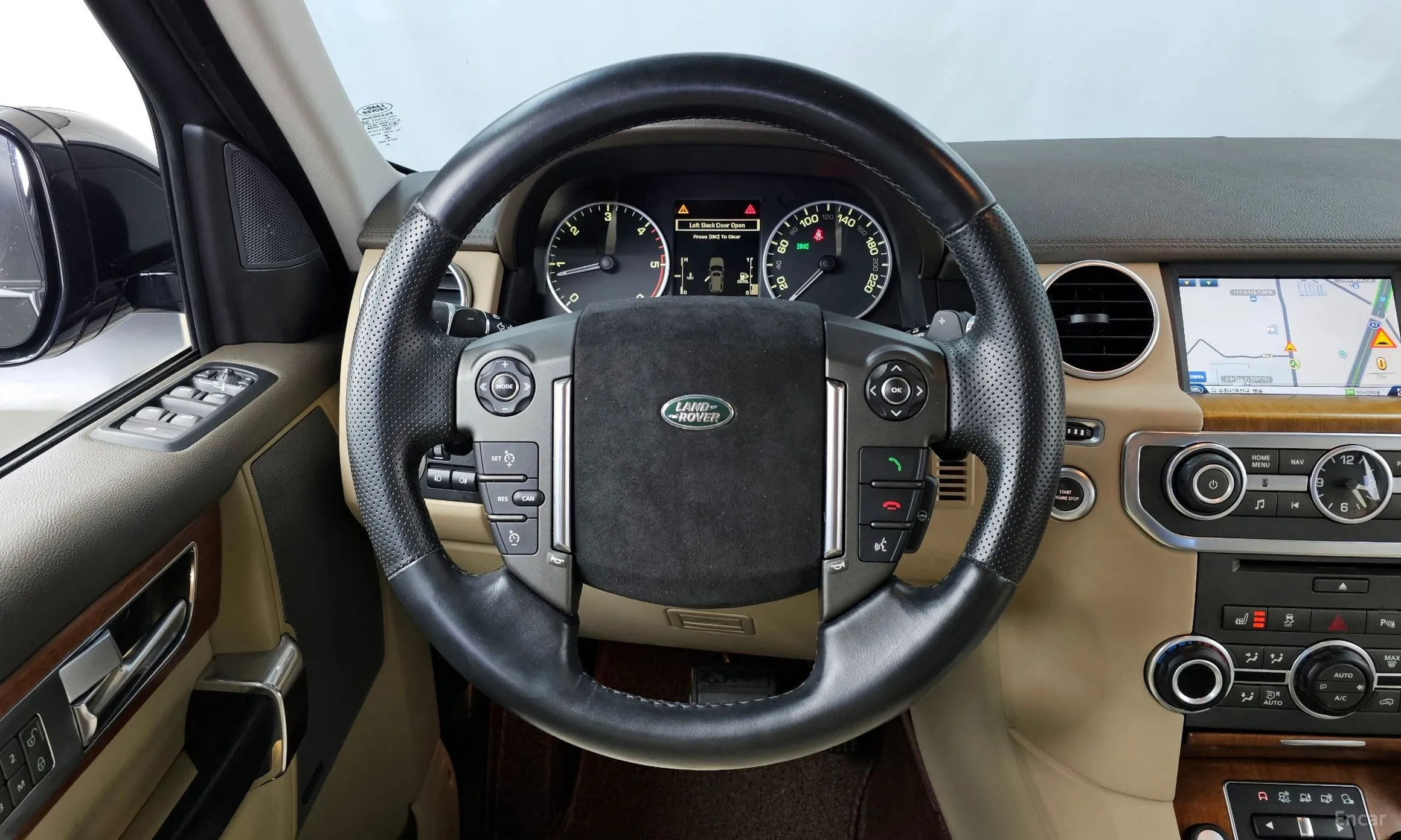 Land Rover Discovery 4 превью 13