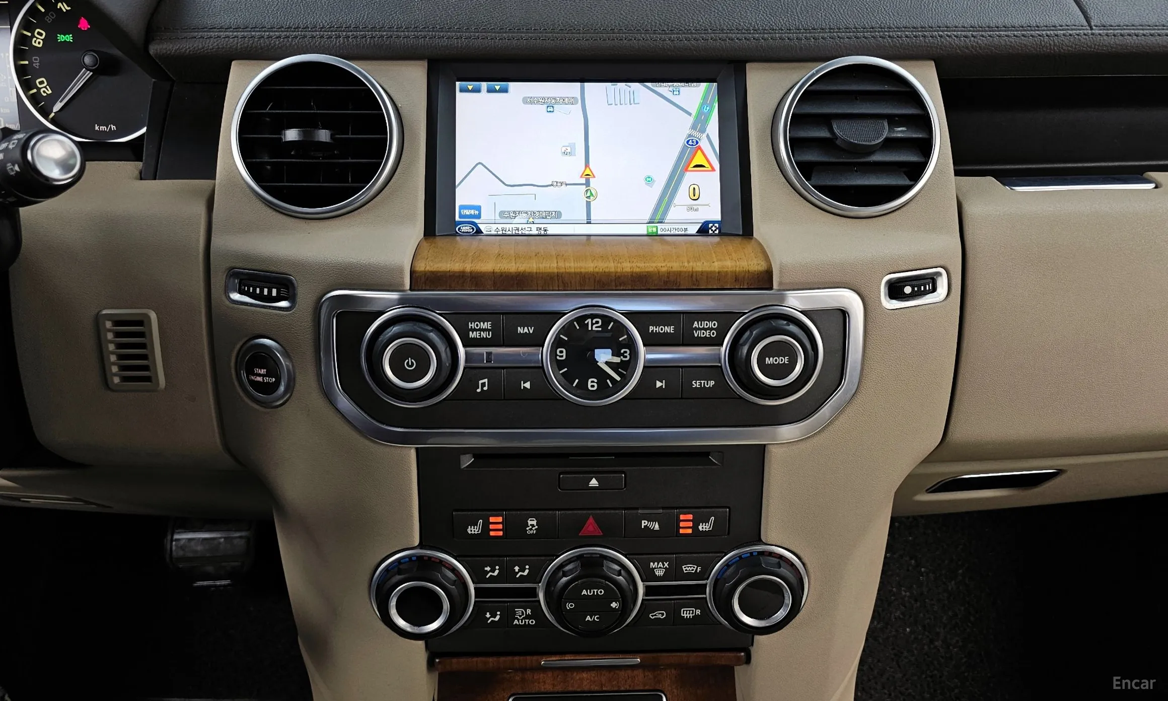 Land Rover Discovery 4 превью 14