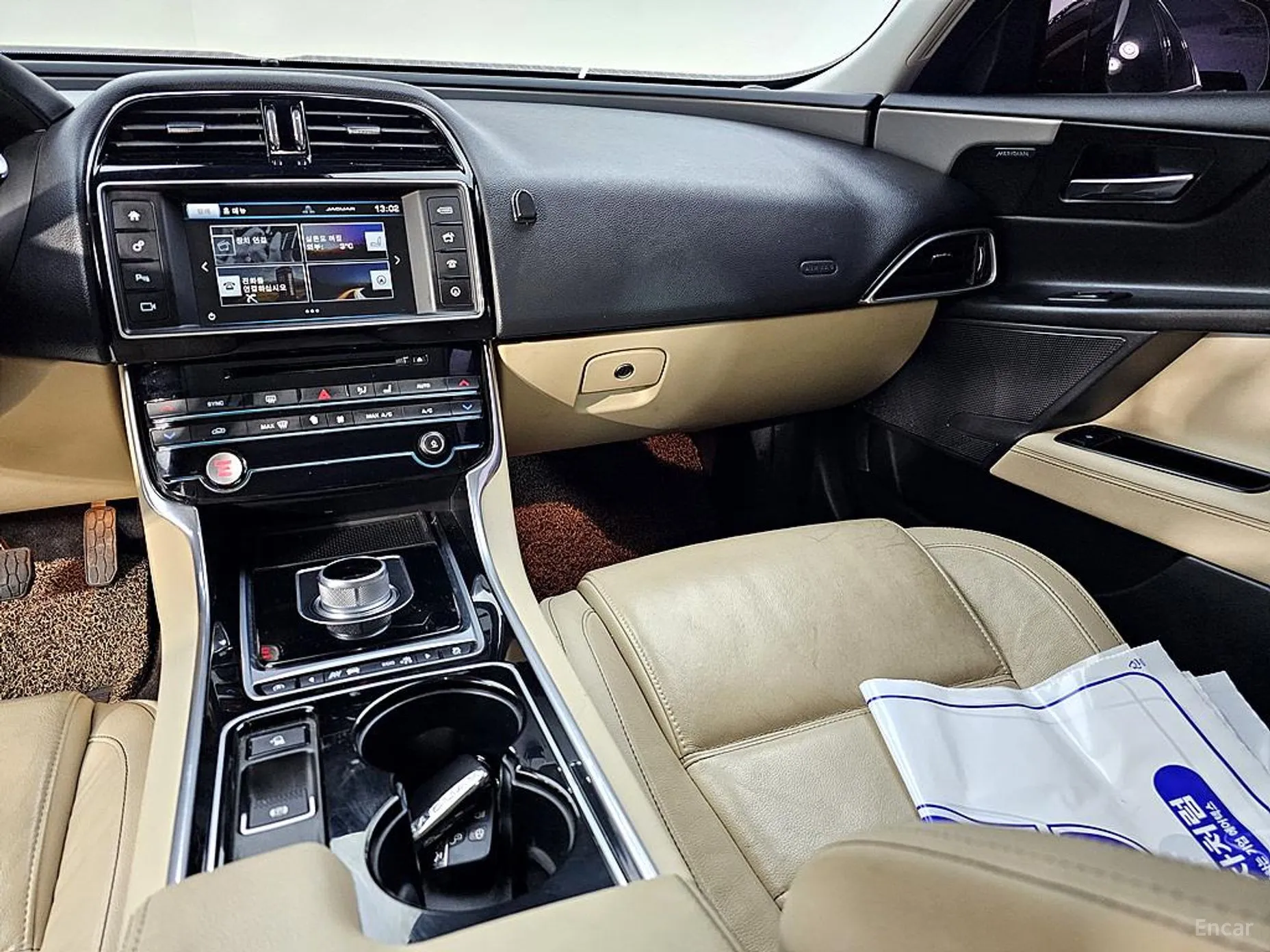 Jaguar XE превью 10