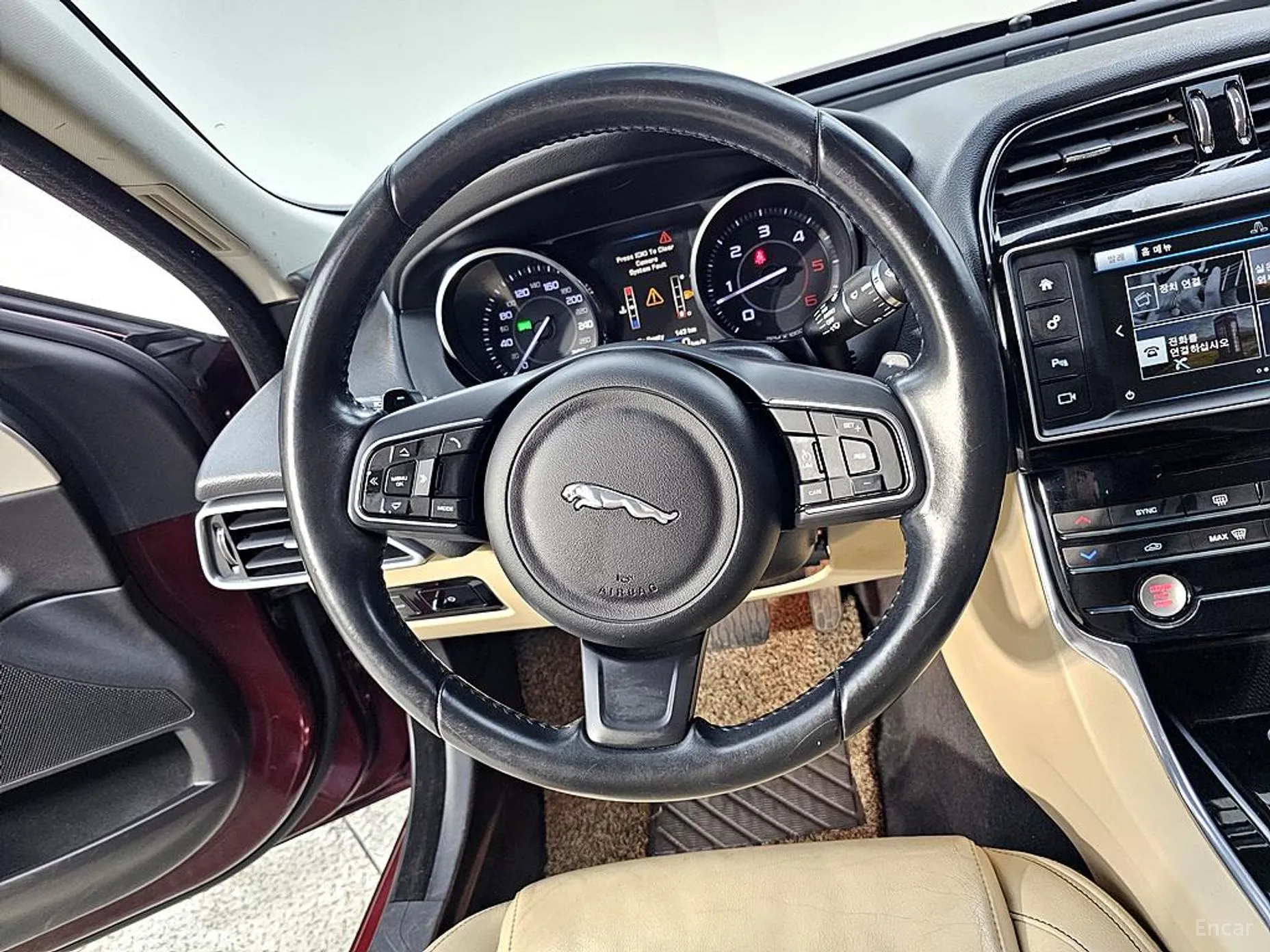 Jaguar XE превью 12