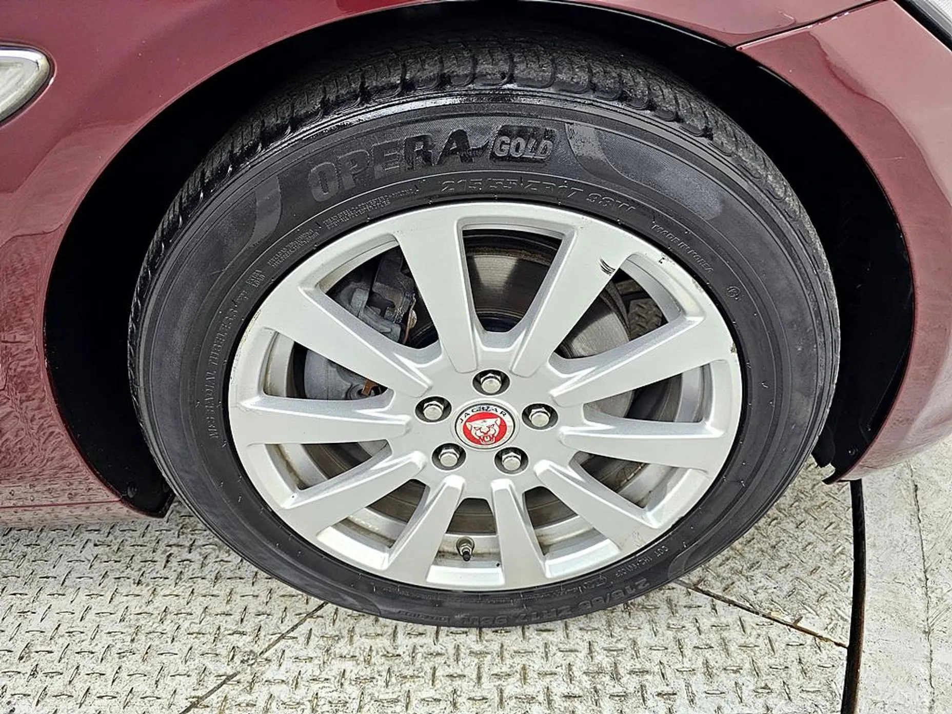 Jaguar XE превью 20