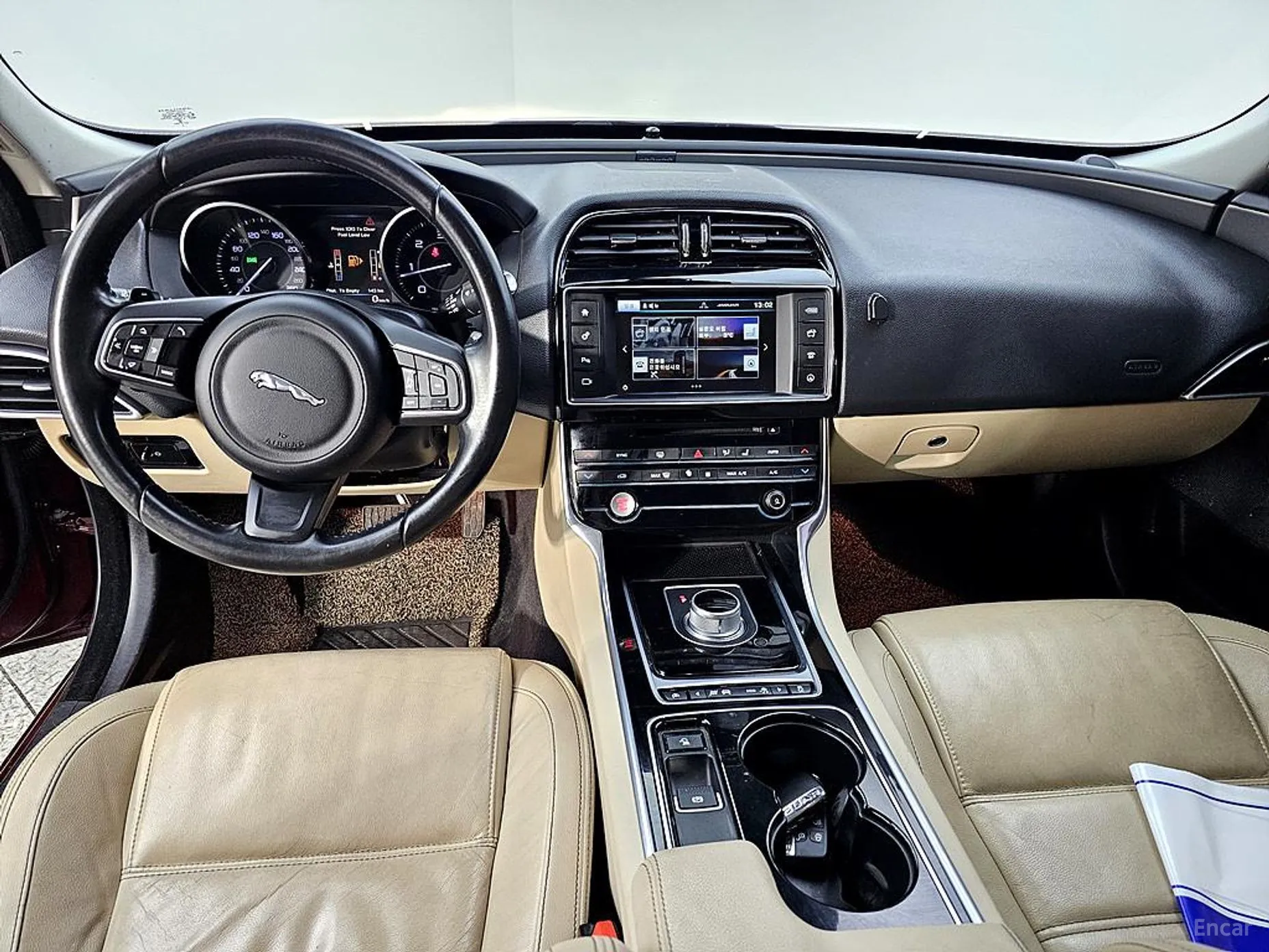 Jaguar XE превью 5