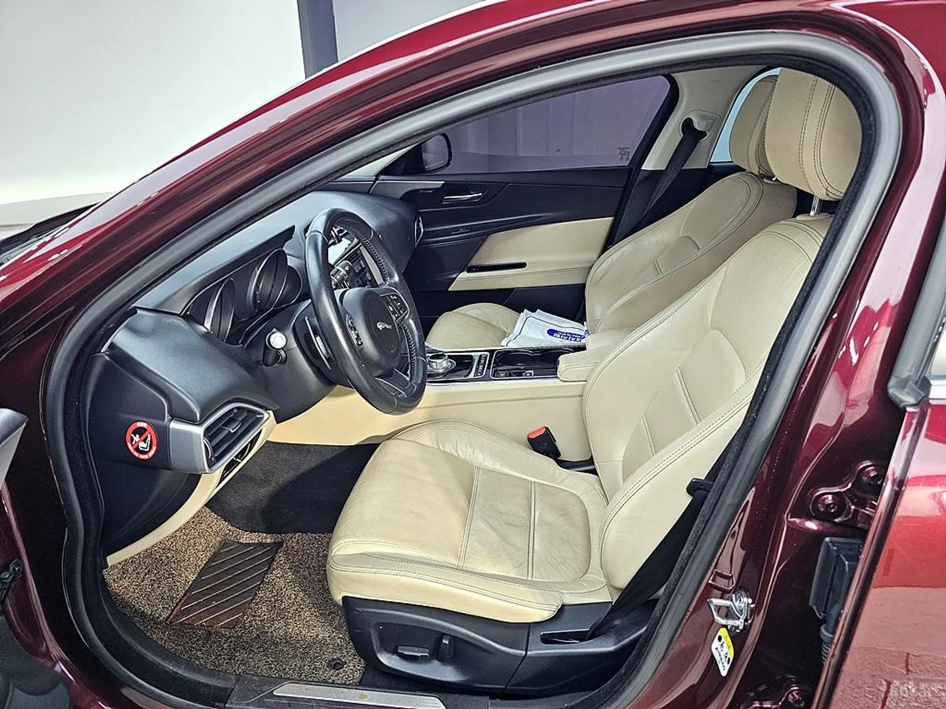 Jaguar XE превью 8