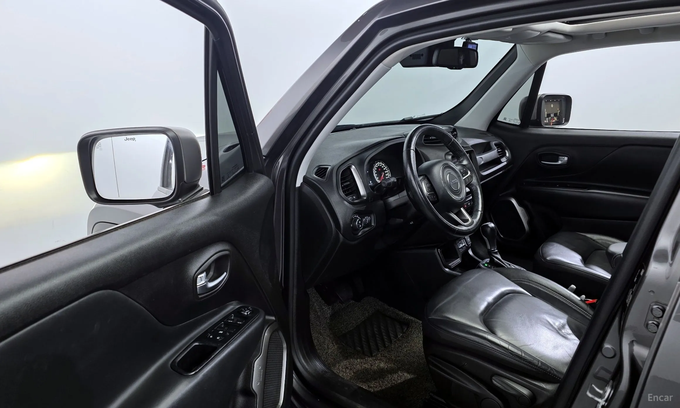 Jeep Renegade превью 10