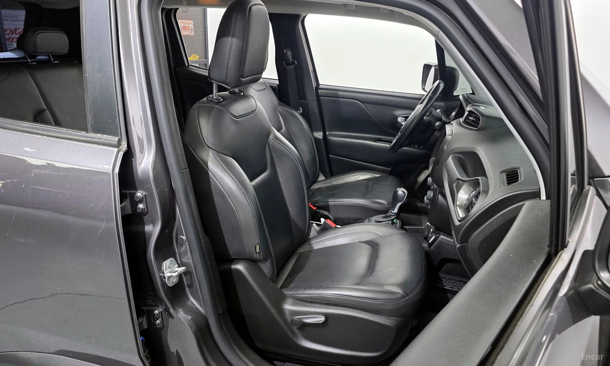 Jeep Renegade превью 12