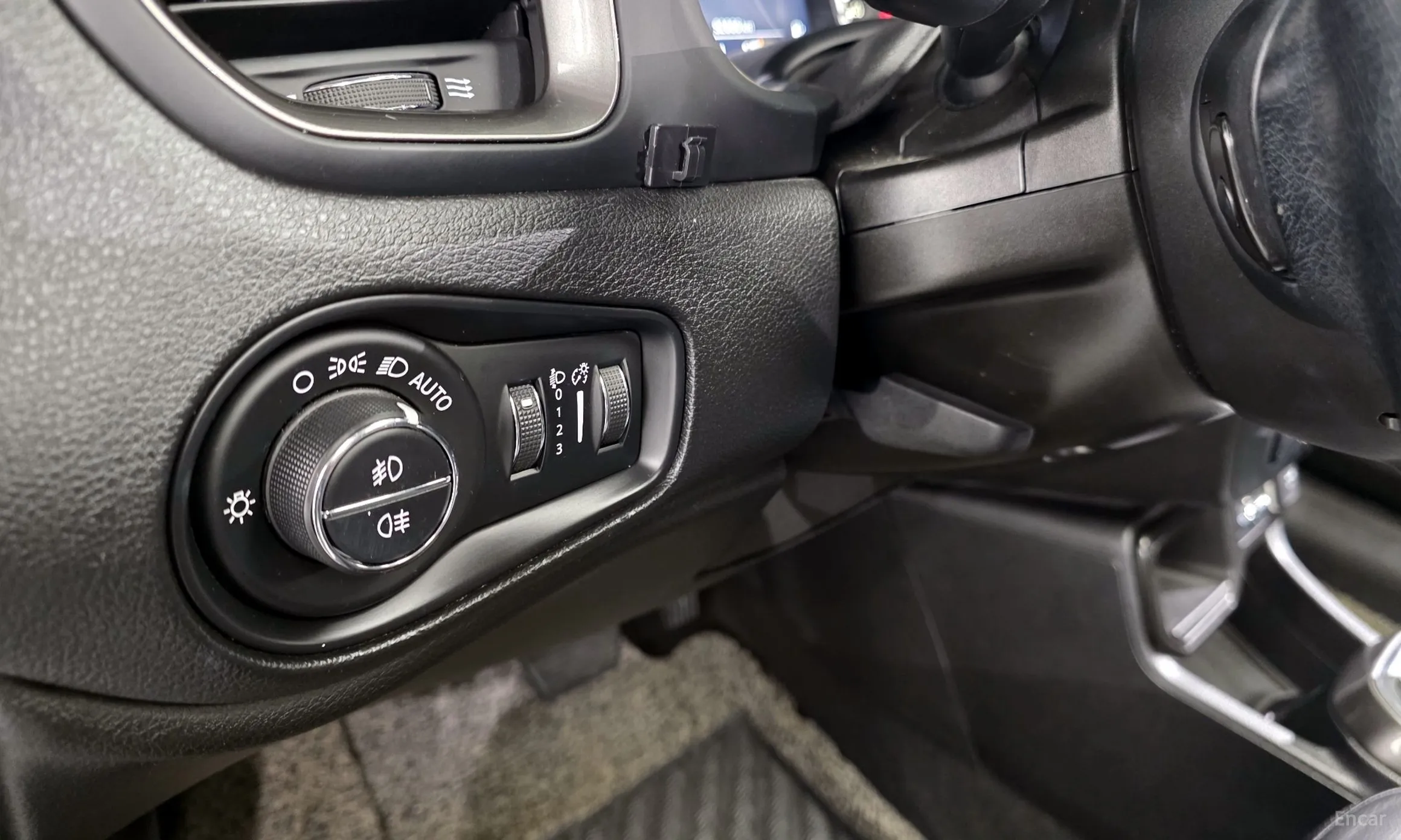 Jeep Renegade превью 15