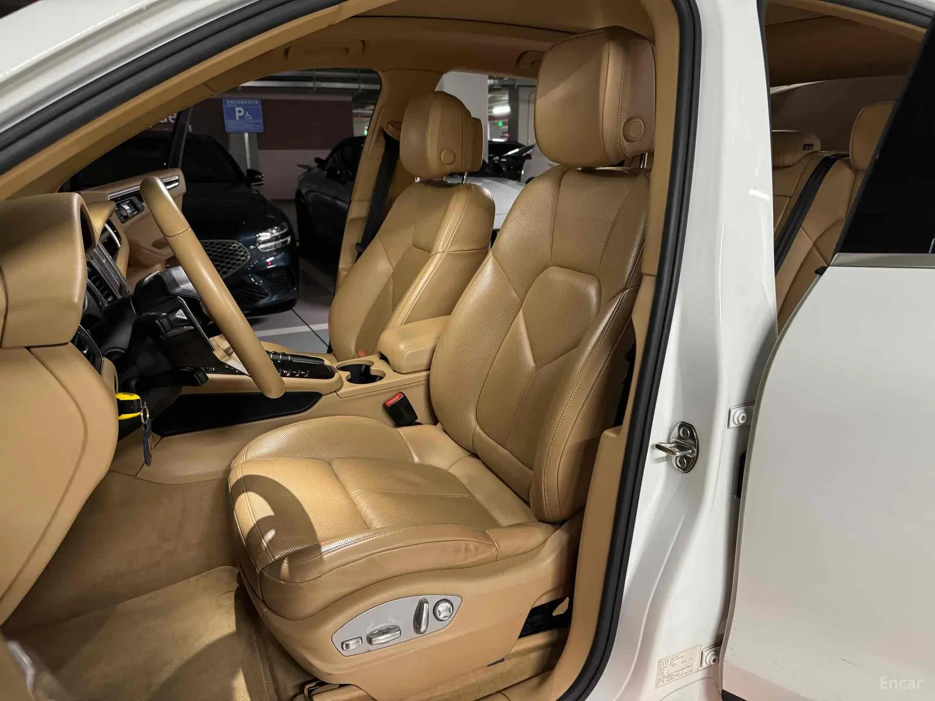 Porsche Macan превью 15
