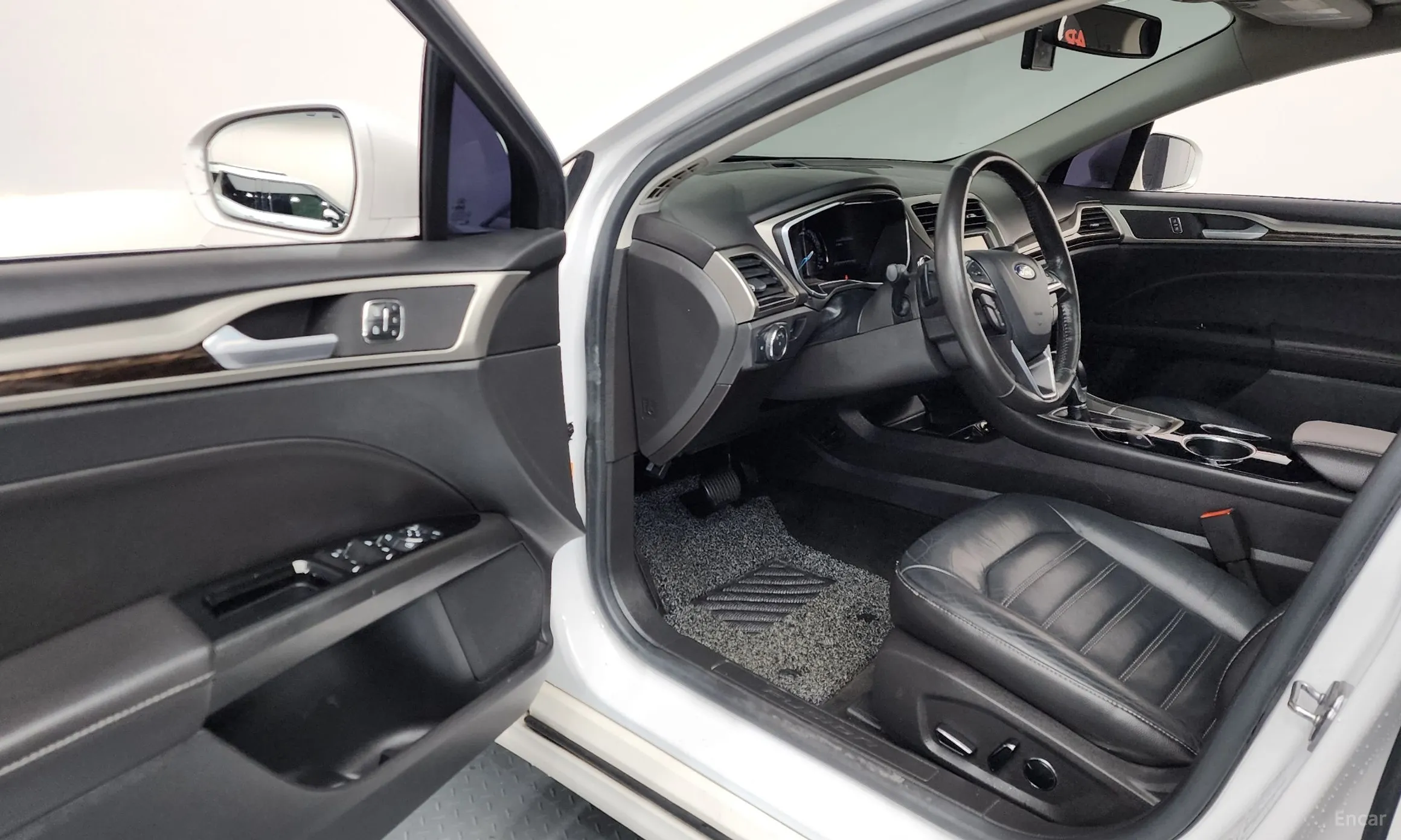 Ford Fusion превью 10