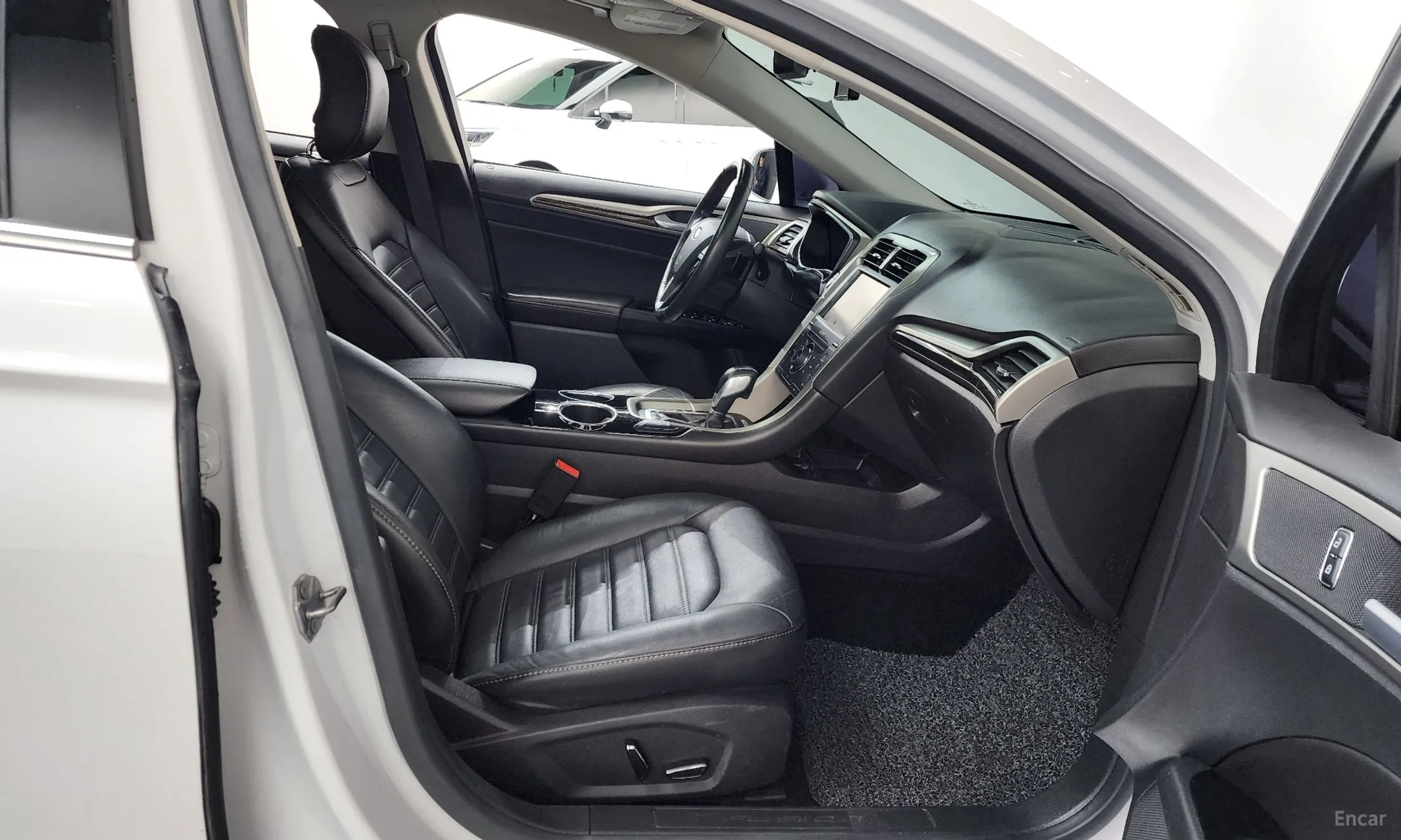 Ford Fusion превью 11