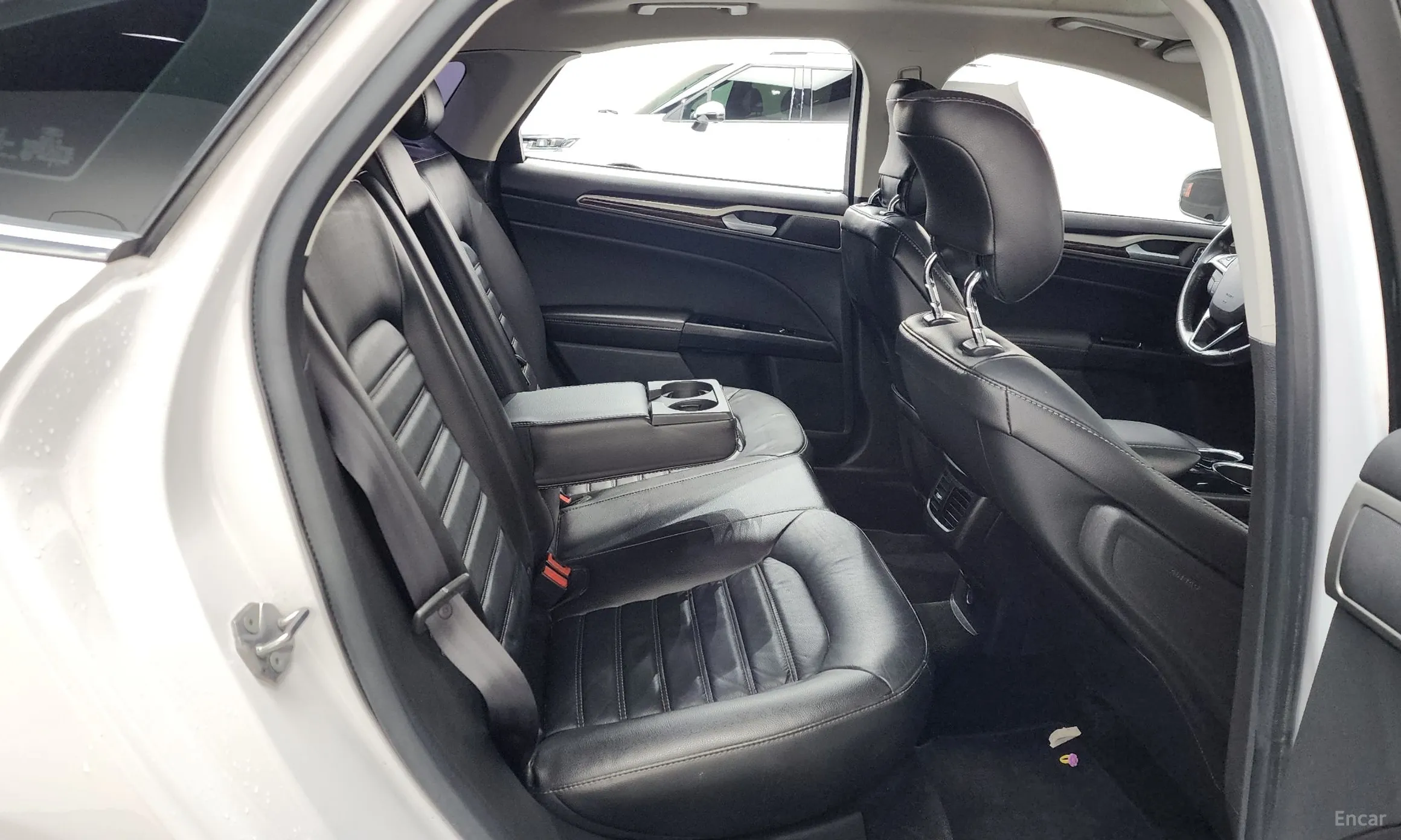 Ford Fusion превью 12